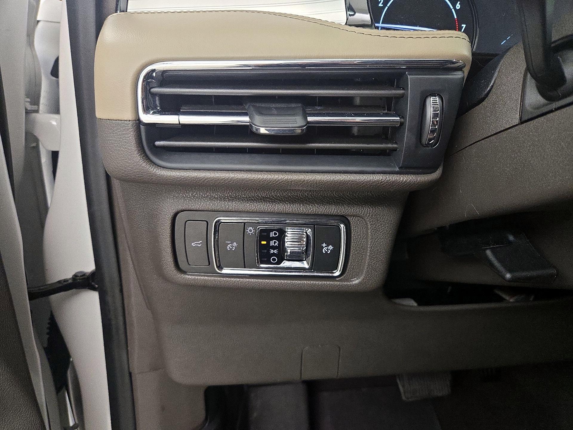 Thumbnail: 2020 Lincoln Corsair - 13