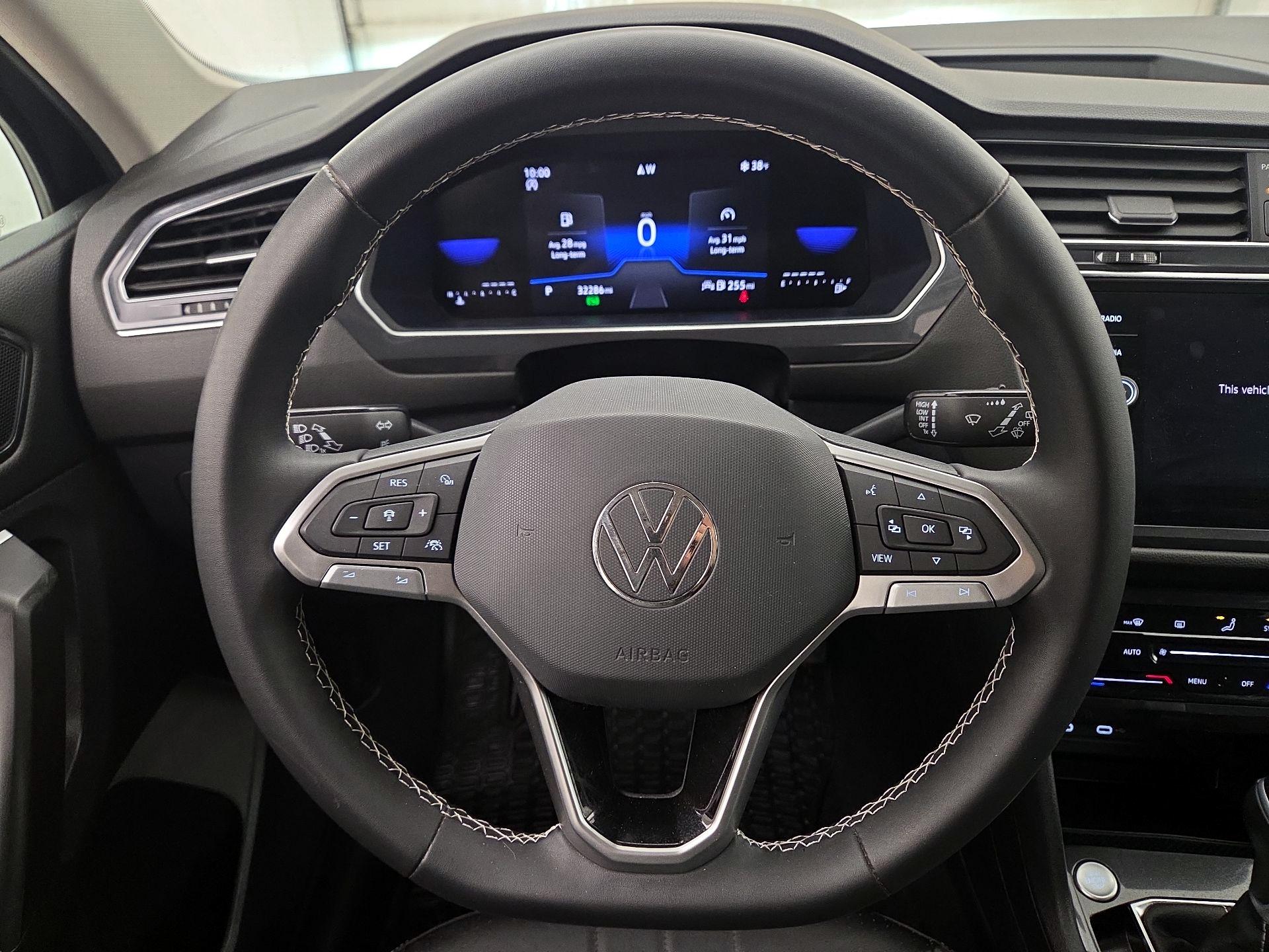 Thumbnail: 2023 Volkswagen Tiguan - 10