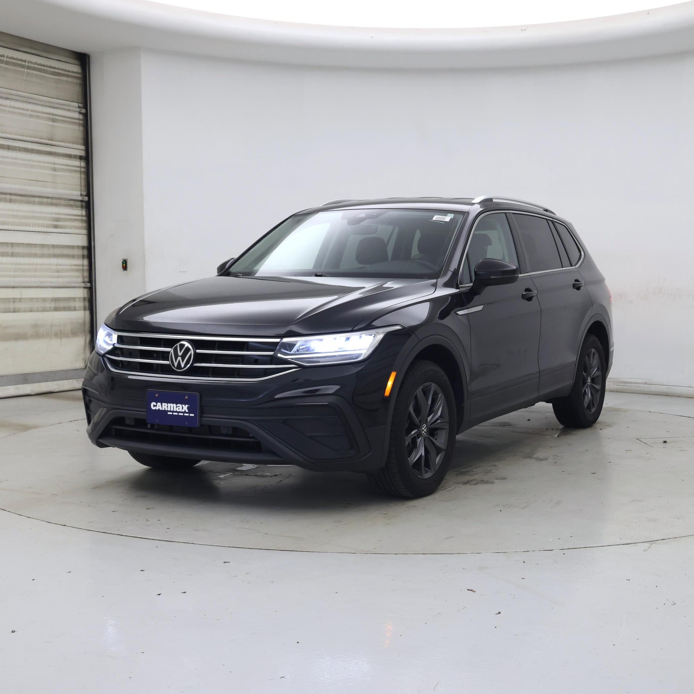 Thumbnail: 2023 Volkswagen Tiguan - 4