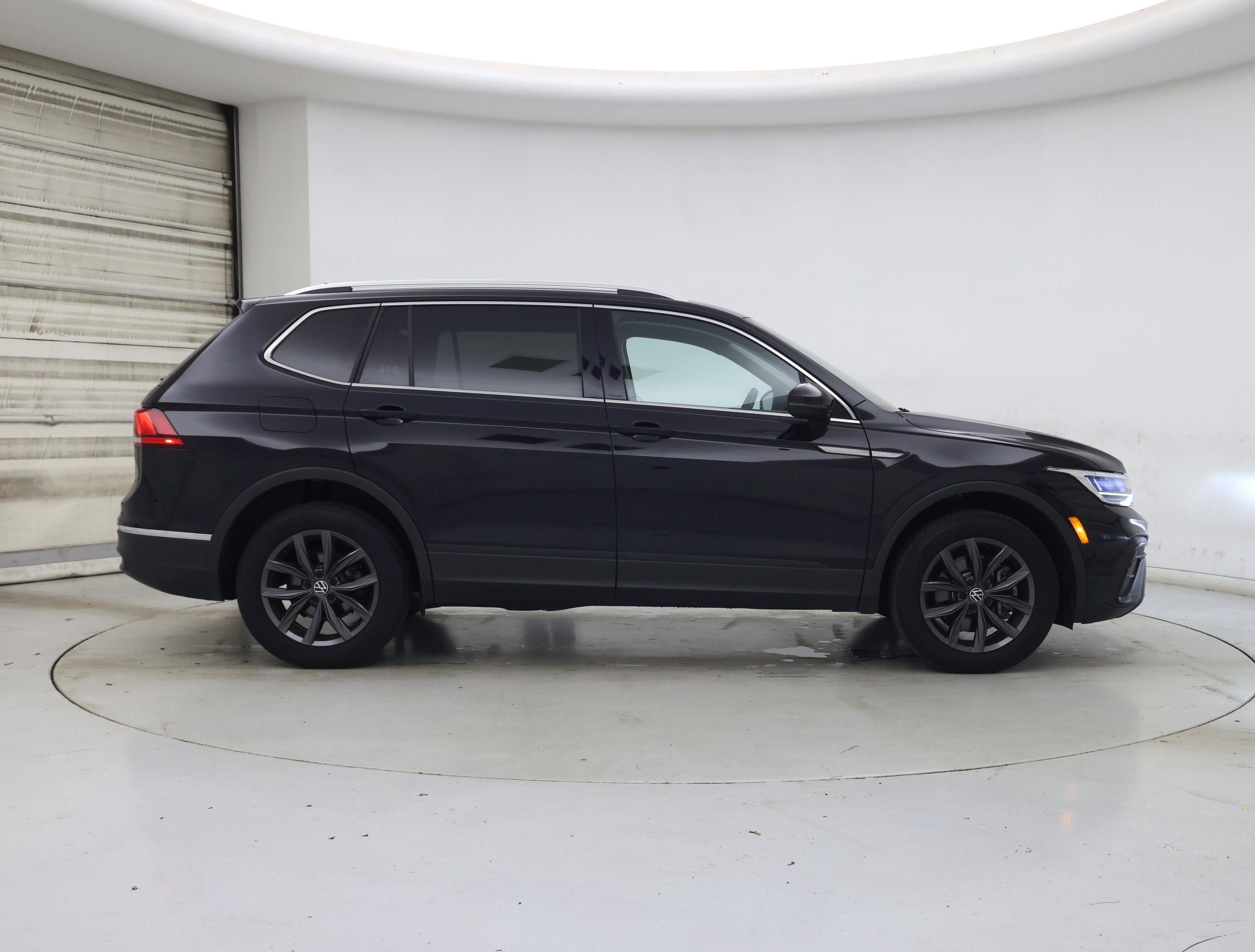Thumbnail: 2023 Volkswagen Tiguan - 7