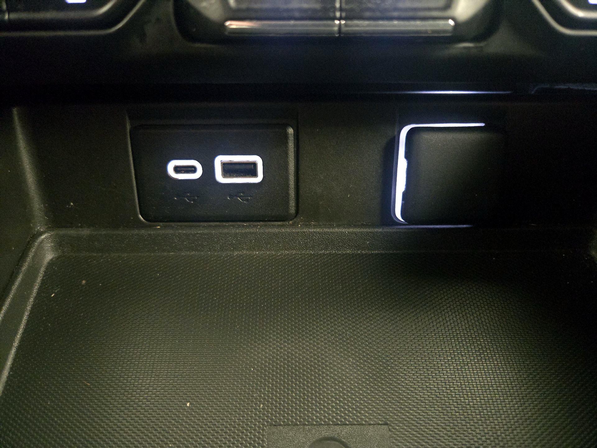 Thumbnail: 2023 Chevrolet Suburban - 18