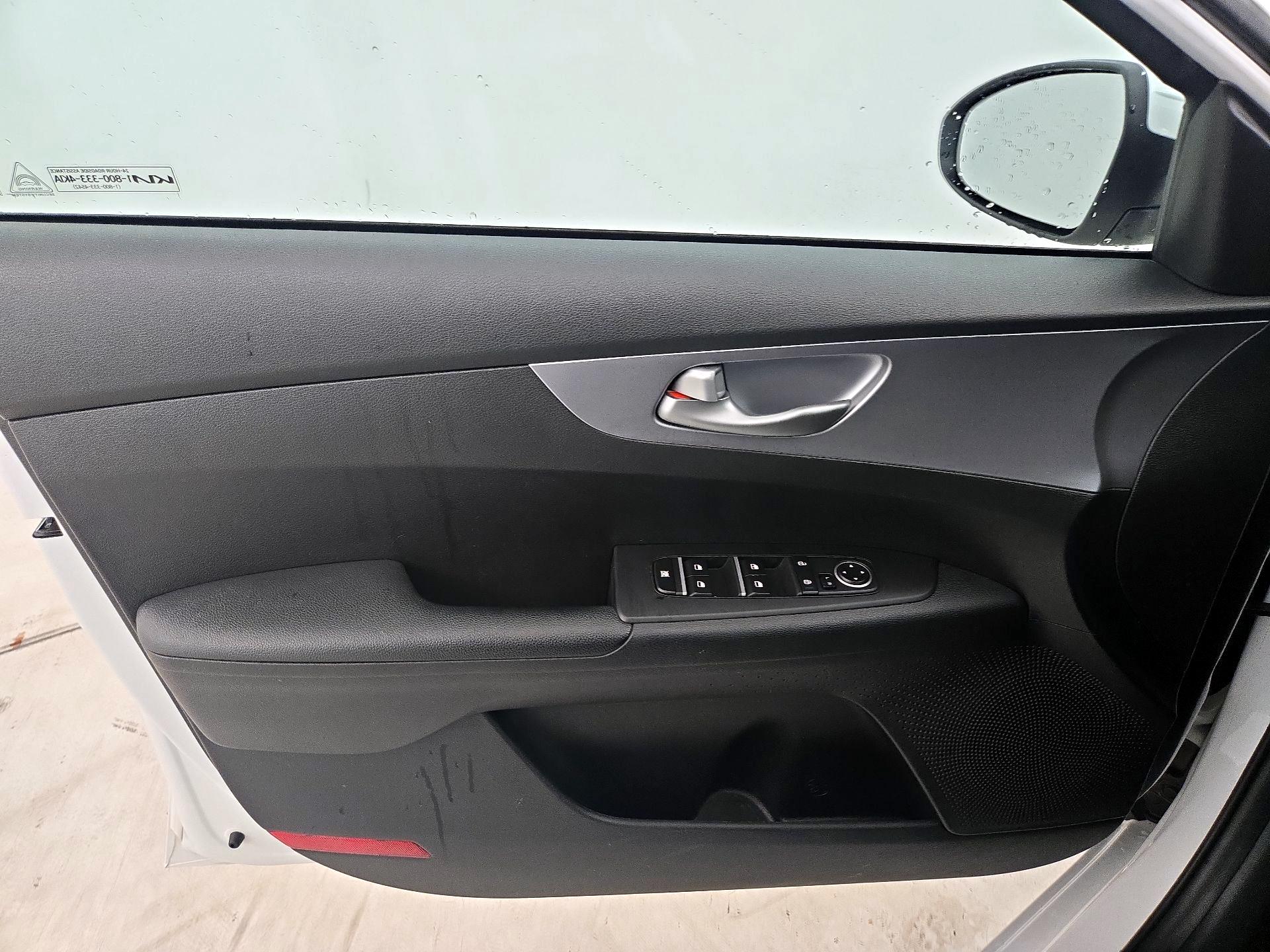 Thumbnail: 2022 Kia Forte - 12