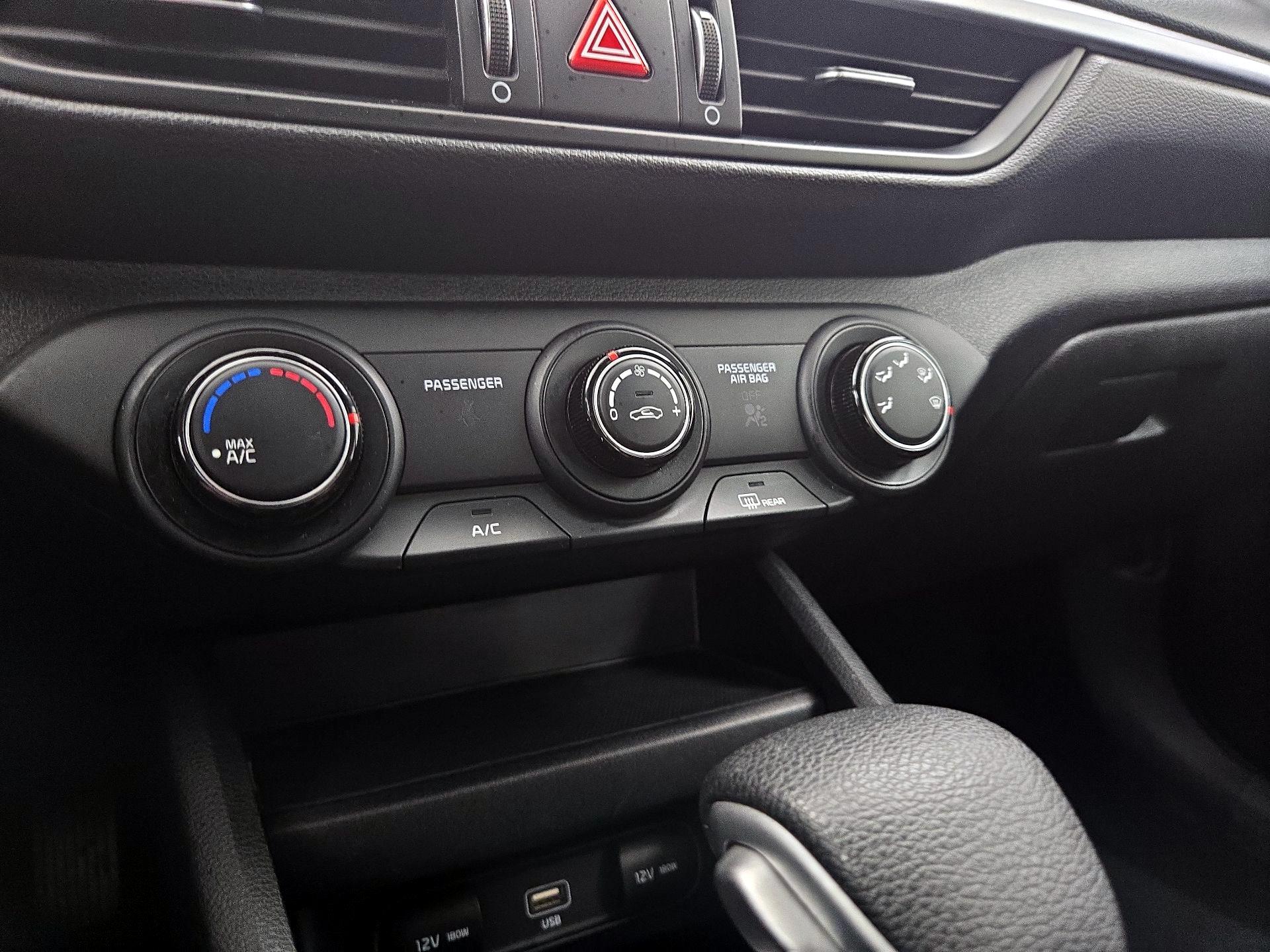 Thumbnail: 2022 Kia Forte - 16