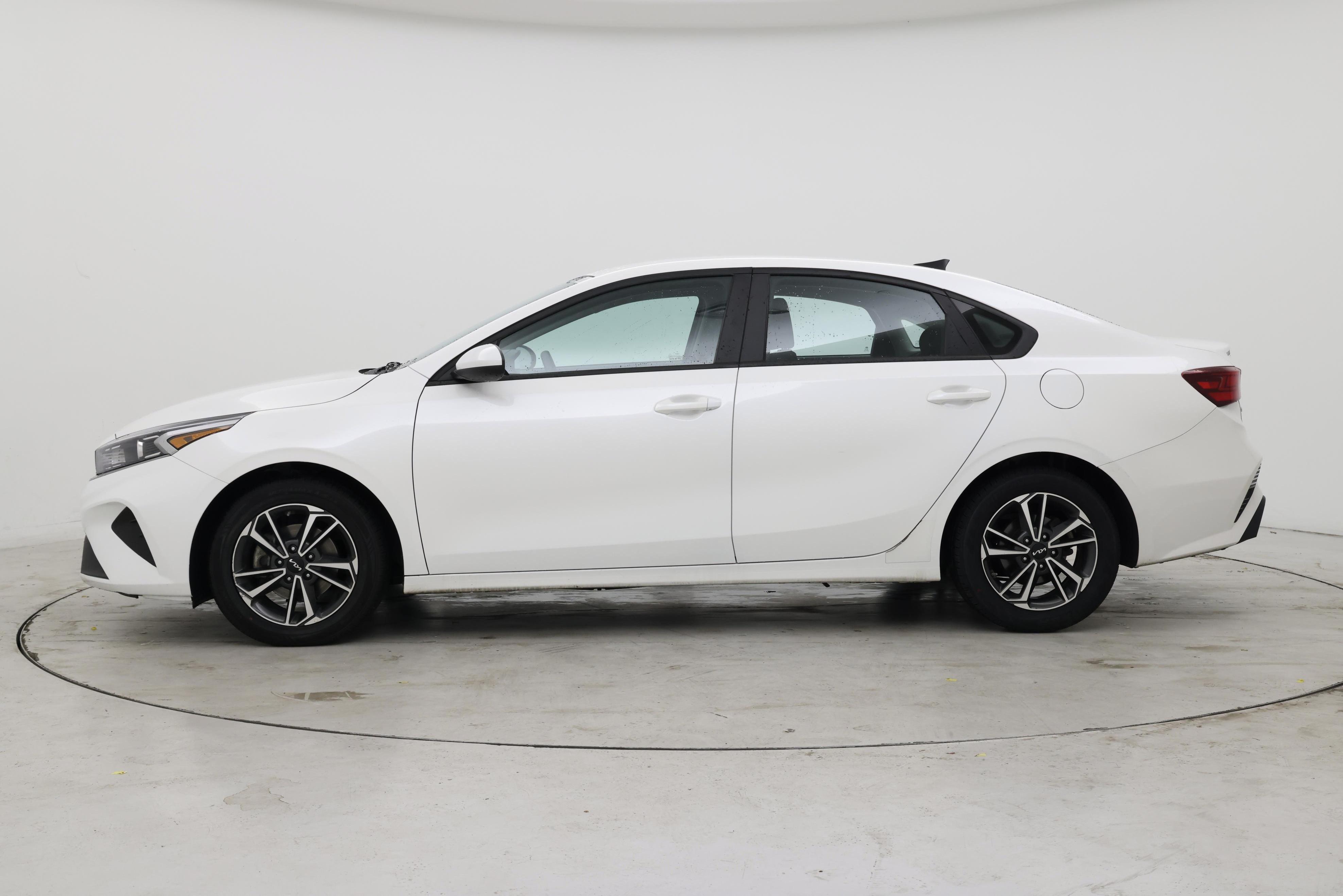 Thumbnail: 2022 Kia Forte - 3