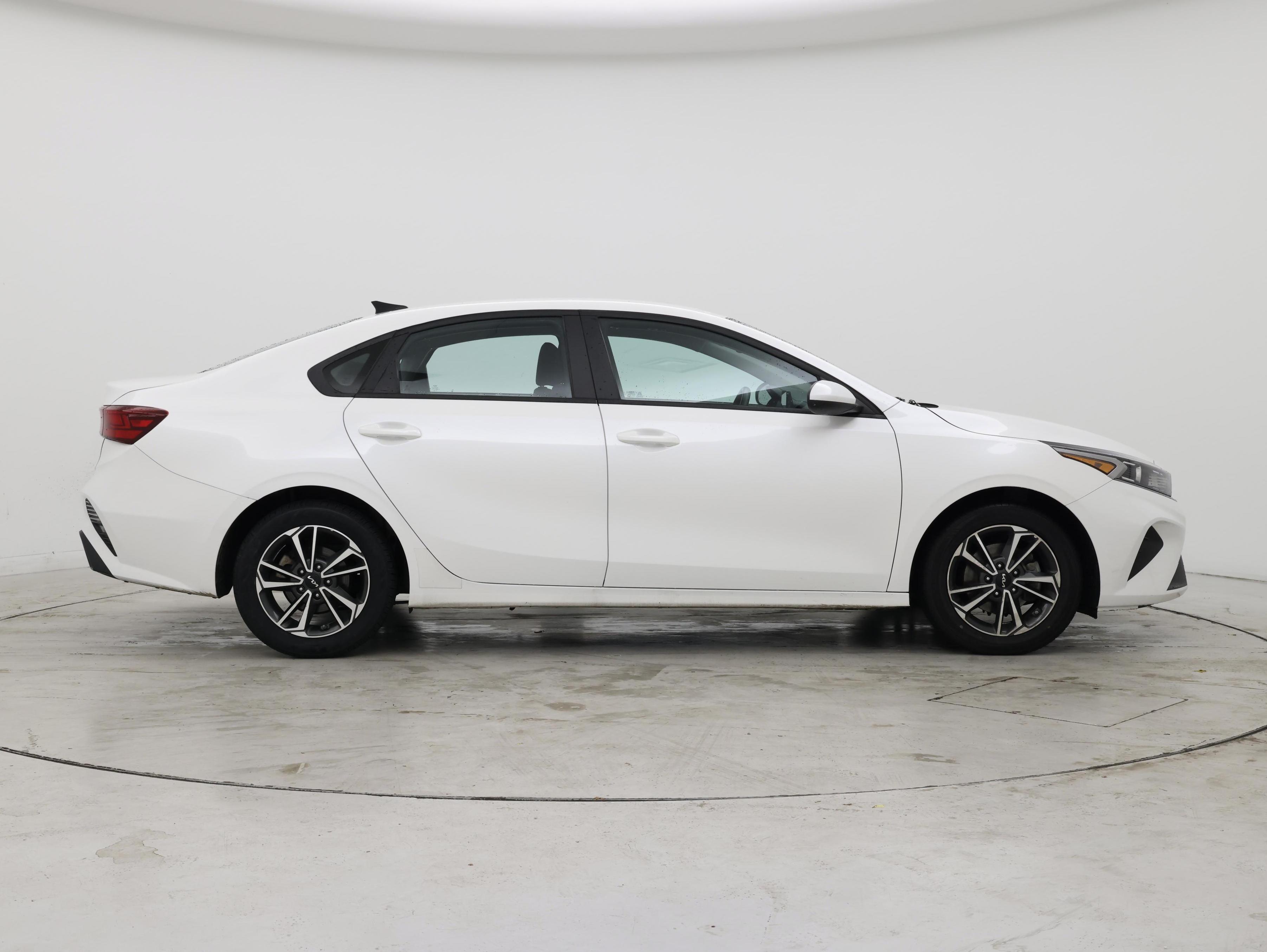 Thumbnail: 2022 Kia Forte - 7