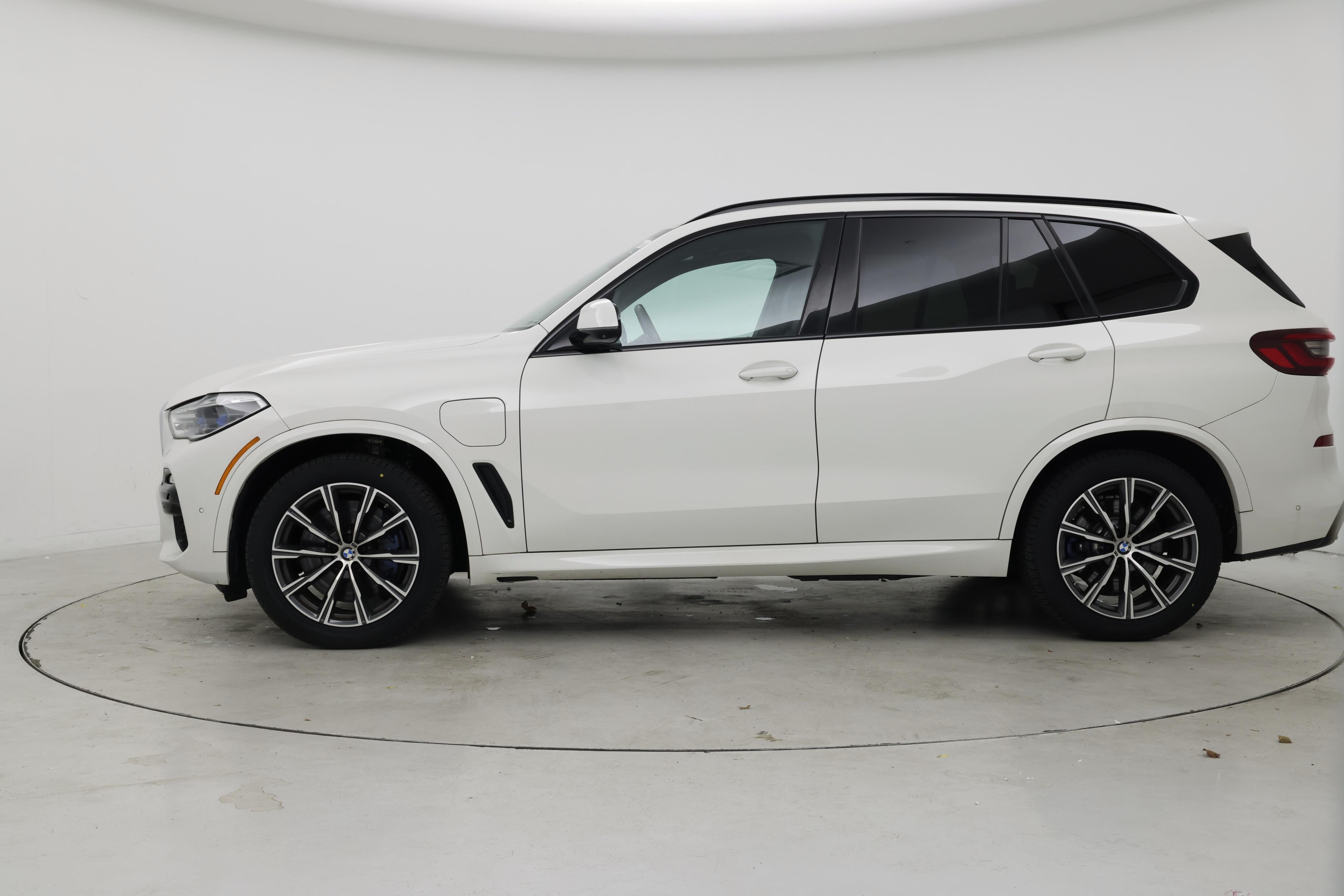 Thumbnail: 2021 BMW X5 - 3