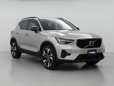 2023 Volvo XC40 B5 Plus Dark Theme