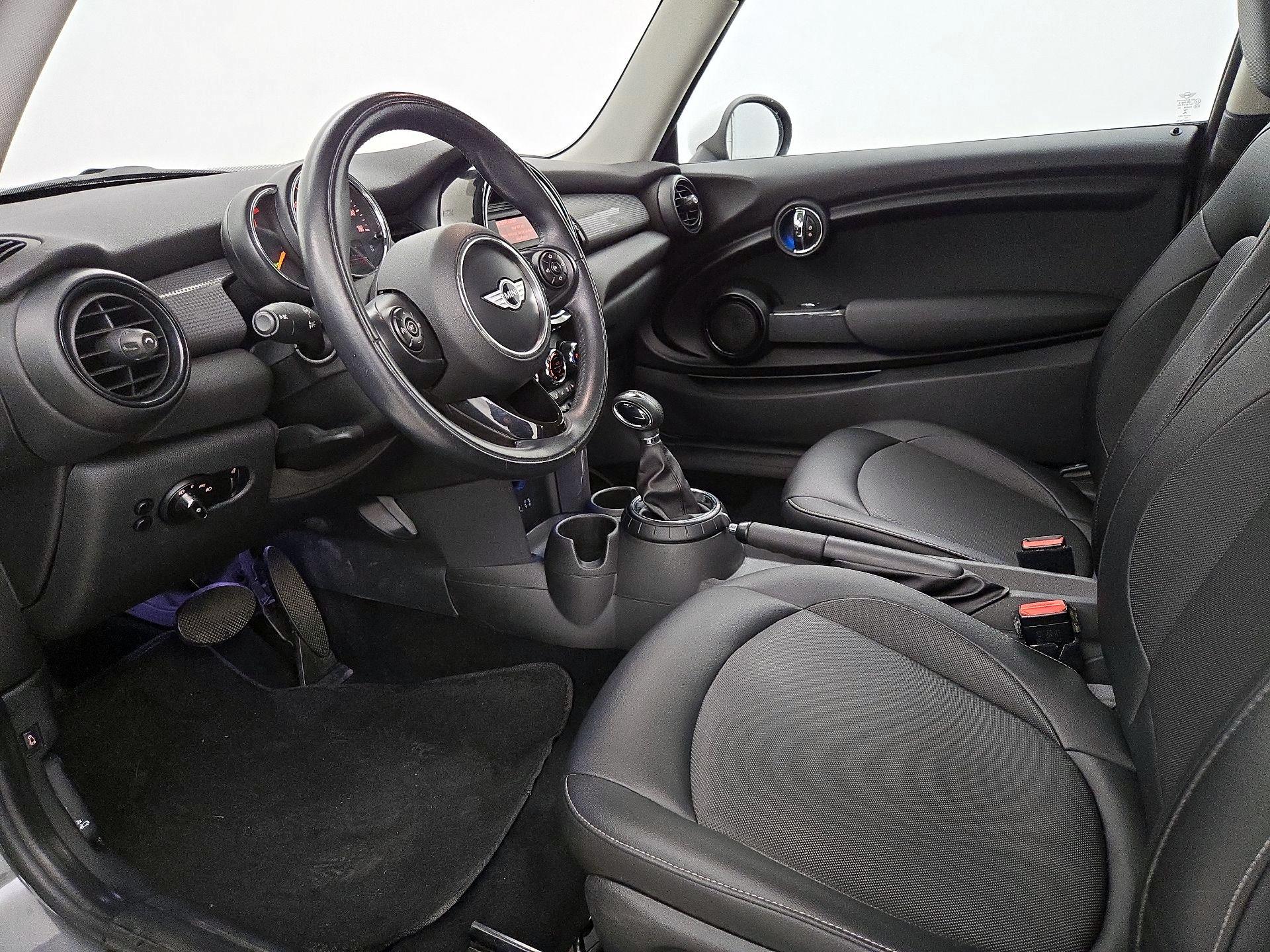 Thumbnail: 2015 MINI Cooper Hardtop - 11