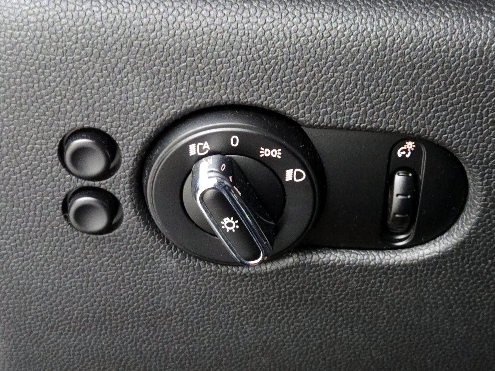 Thumbnail: 2015 MINI Cooper Hardtop - 13