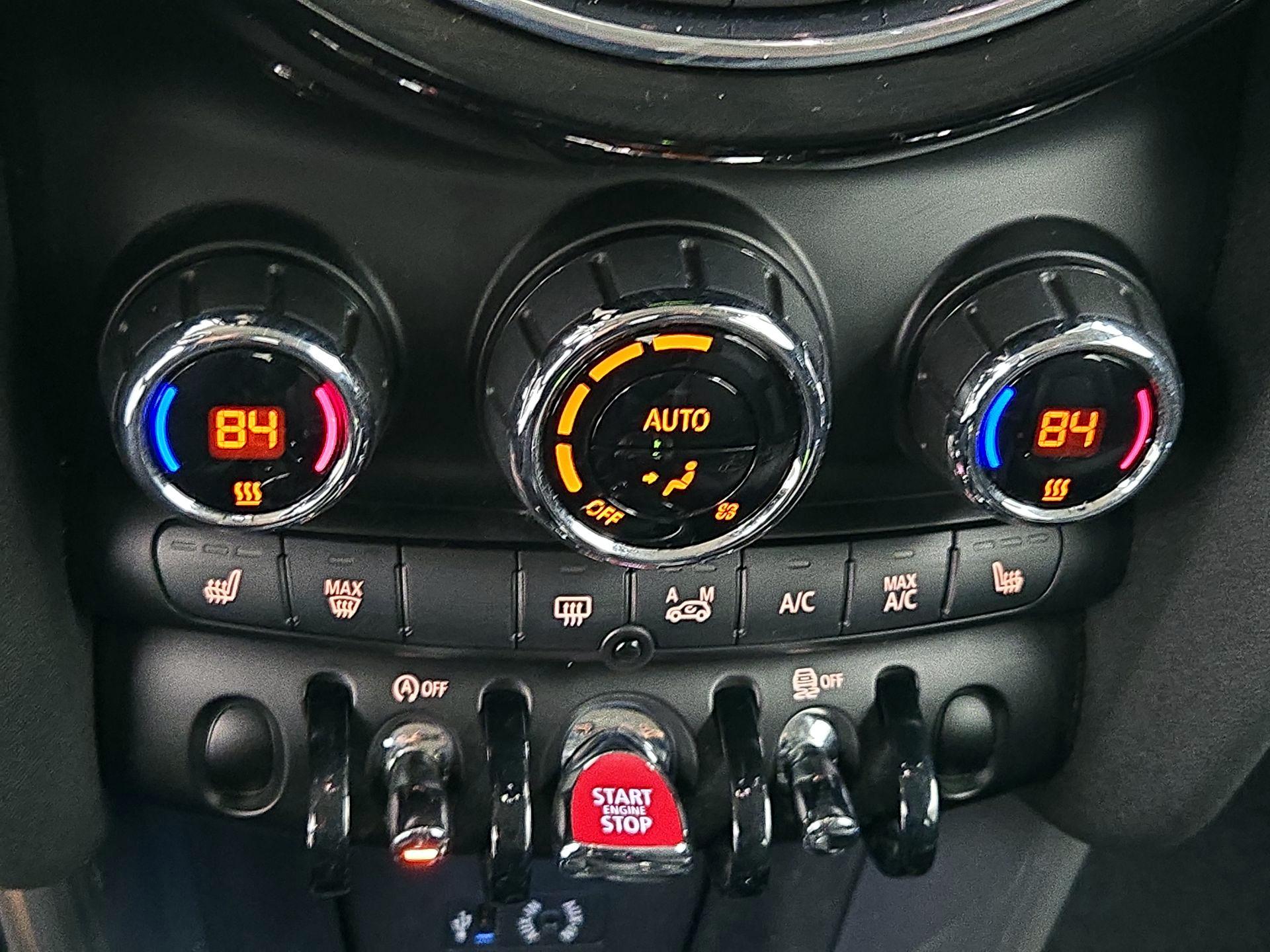 Thumbnail: 2015 MINI Cooper Hardtop - 15