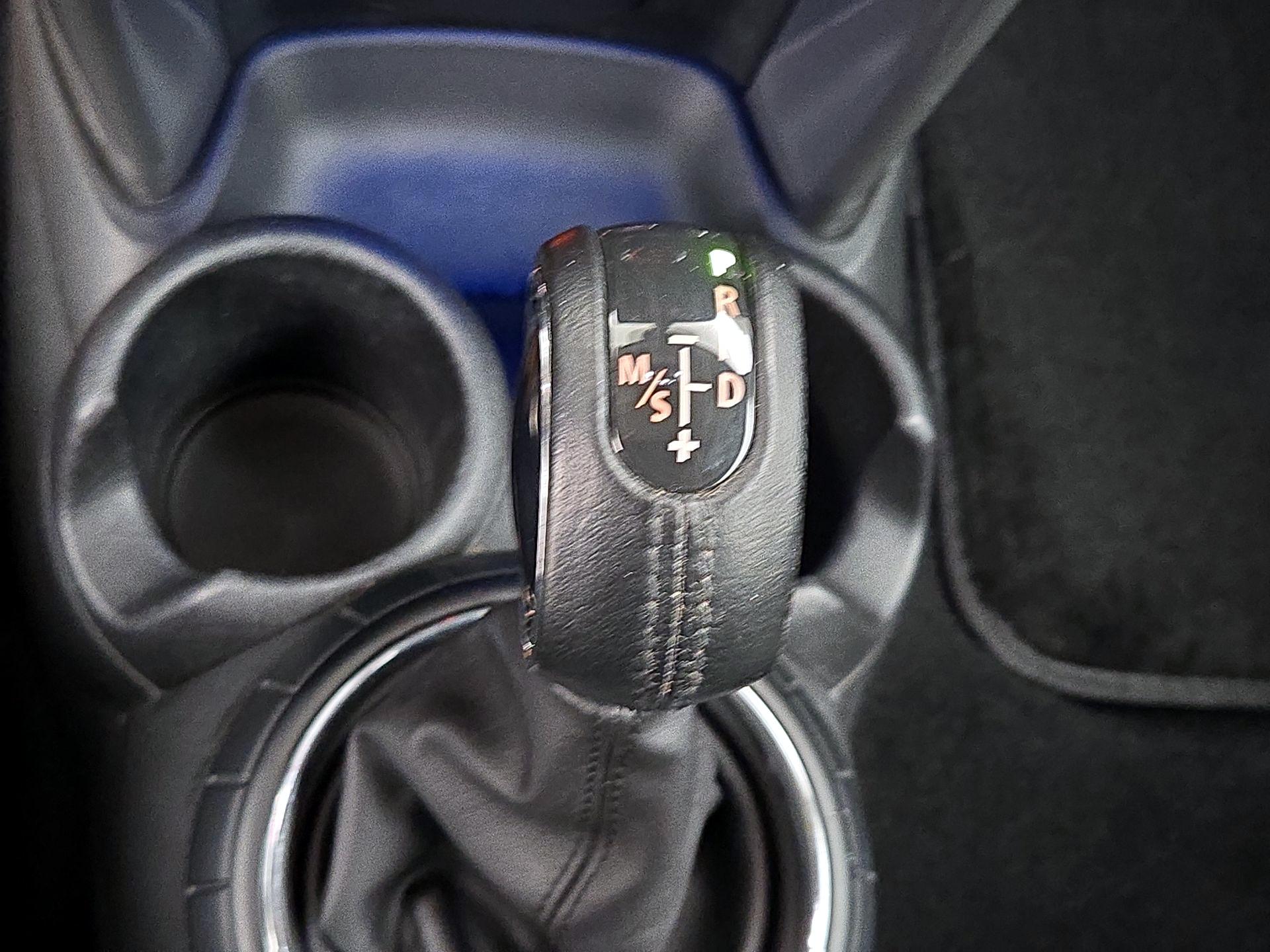 Thumbnail: 2015 MINI Cooper Hardtop - 16