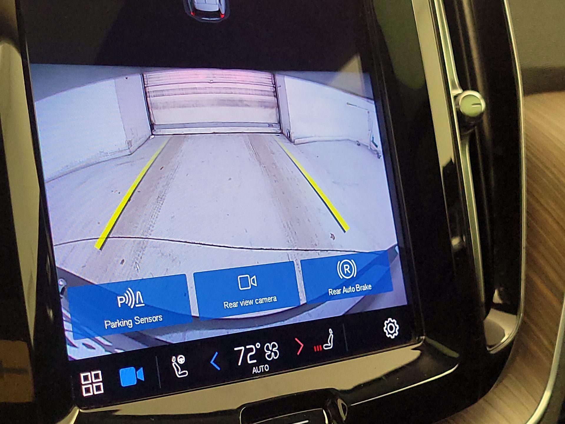 Thumbnail: 2022 Volvo XC60 - 14