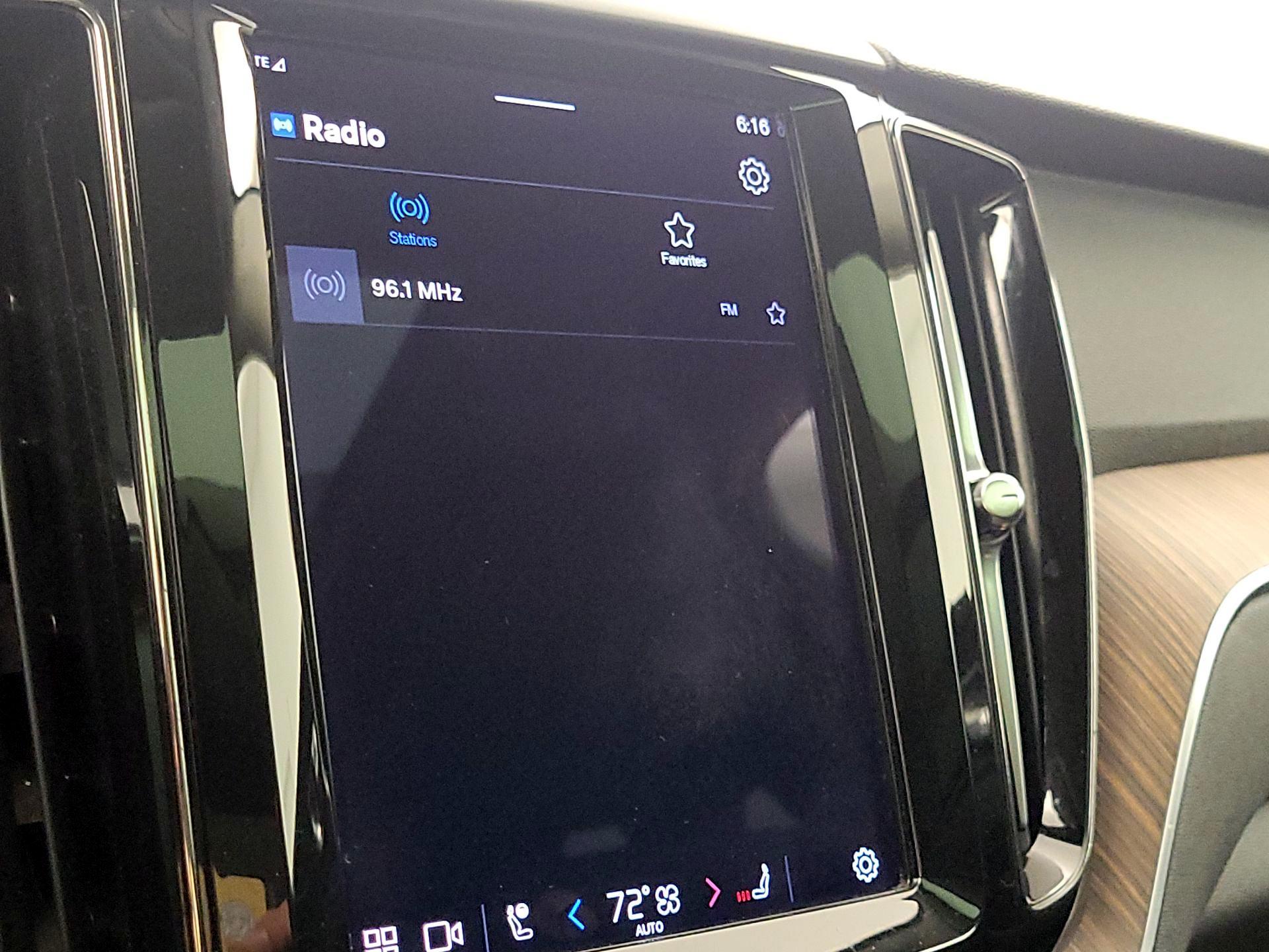 Thumbnail: 2022 Volvo XC60 - 15