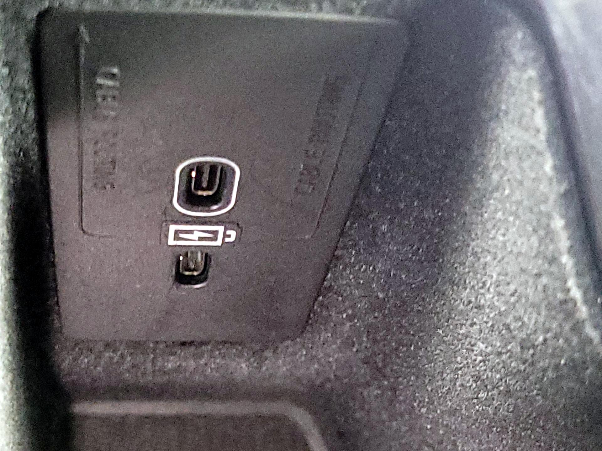 Thumbnail: 2022 Volvo XC60 - 18