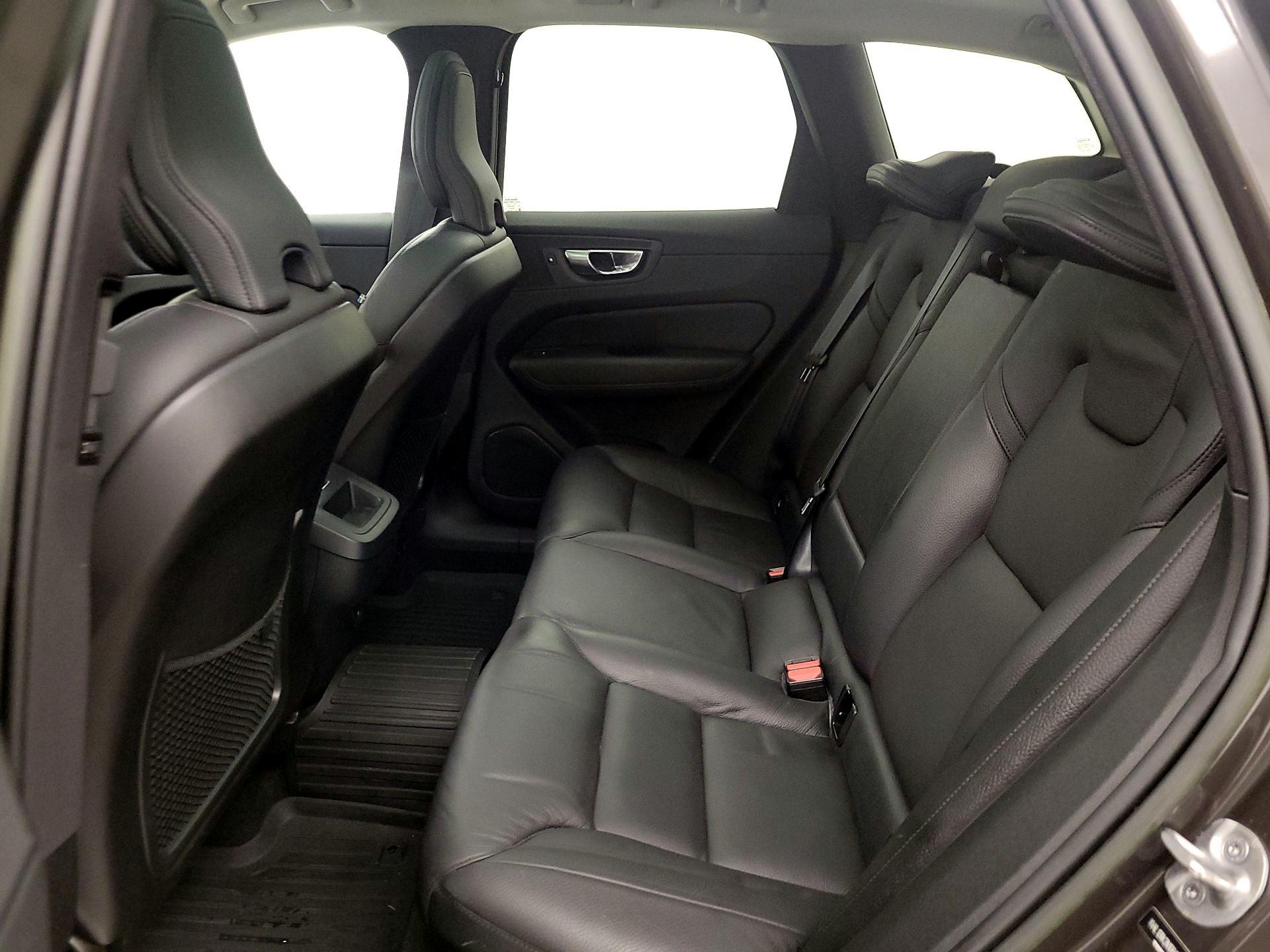 Thumbnail: 2022 Volvo XC60 - 20