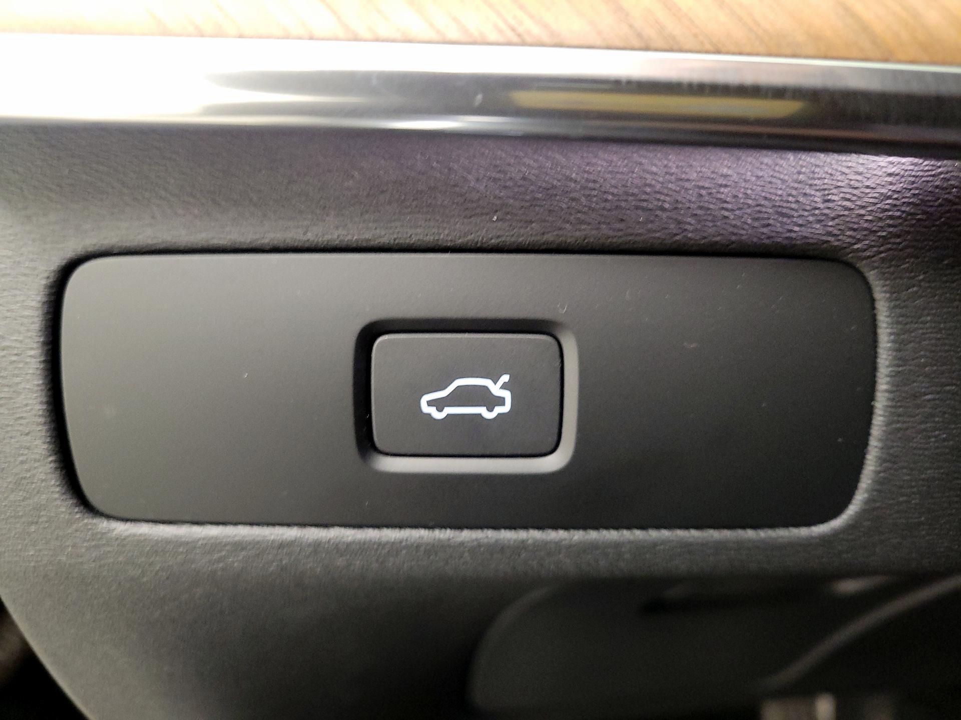 Thumbnail: 2024 Volvo XC90 - 13