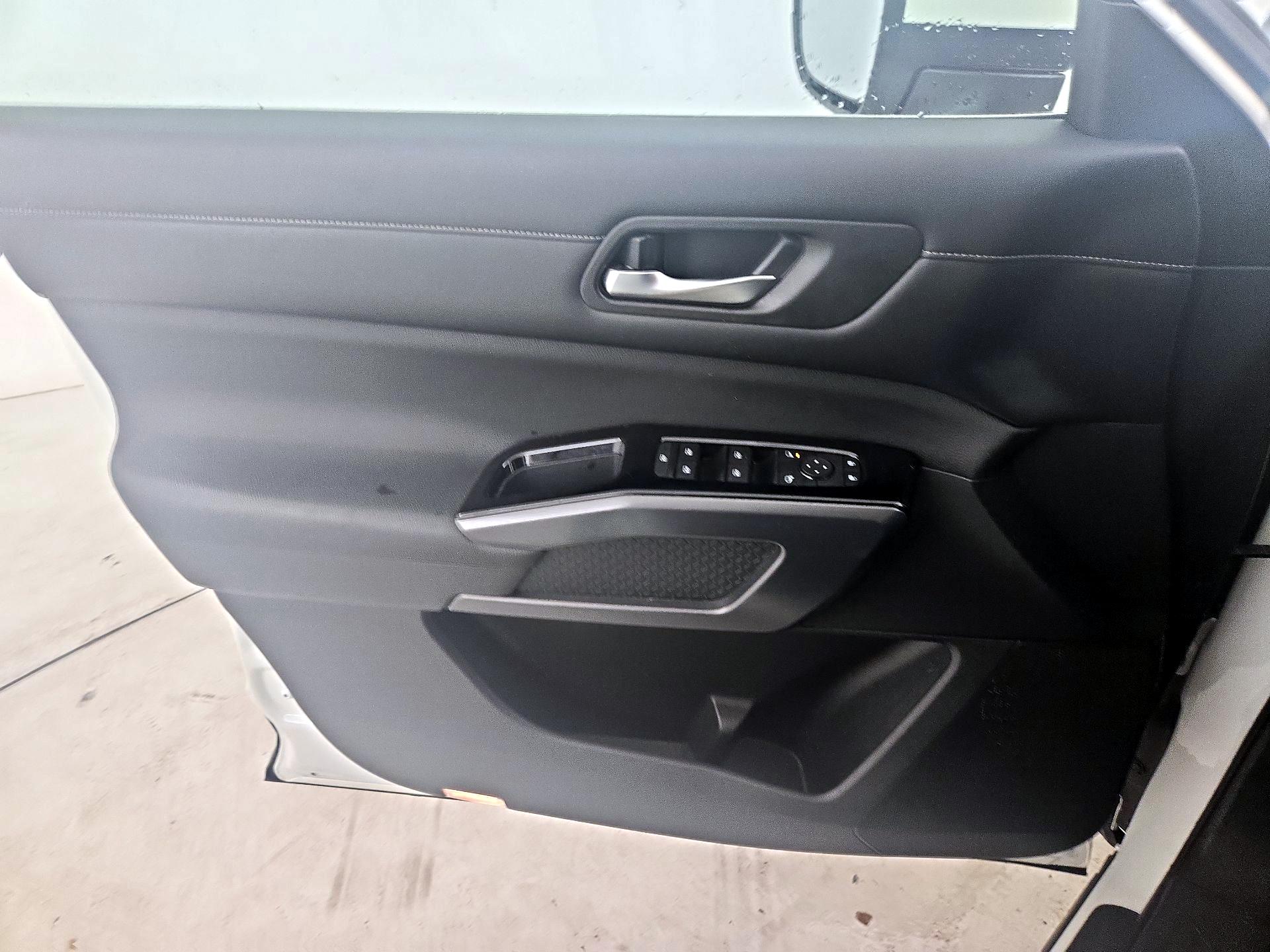 Thumbnail: 2022 Nissan Pathfinder - 12