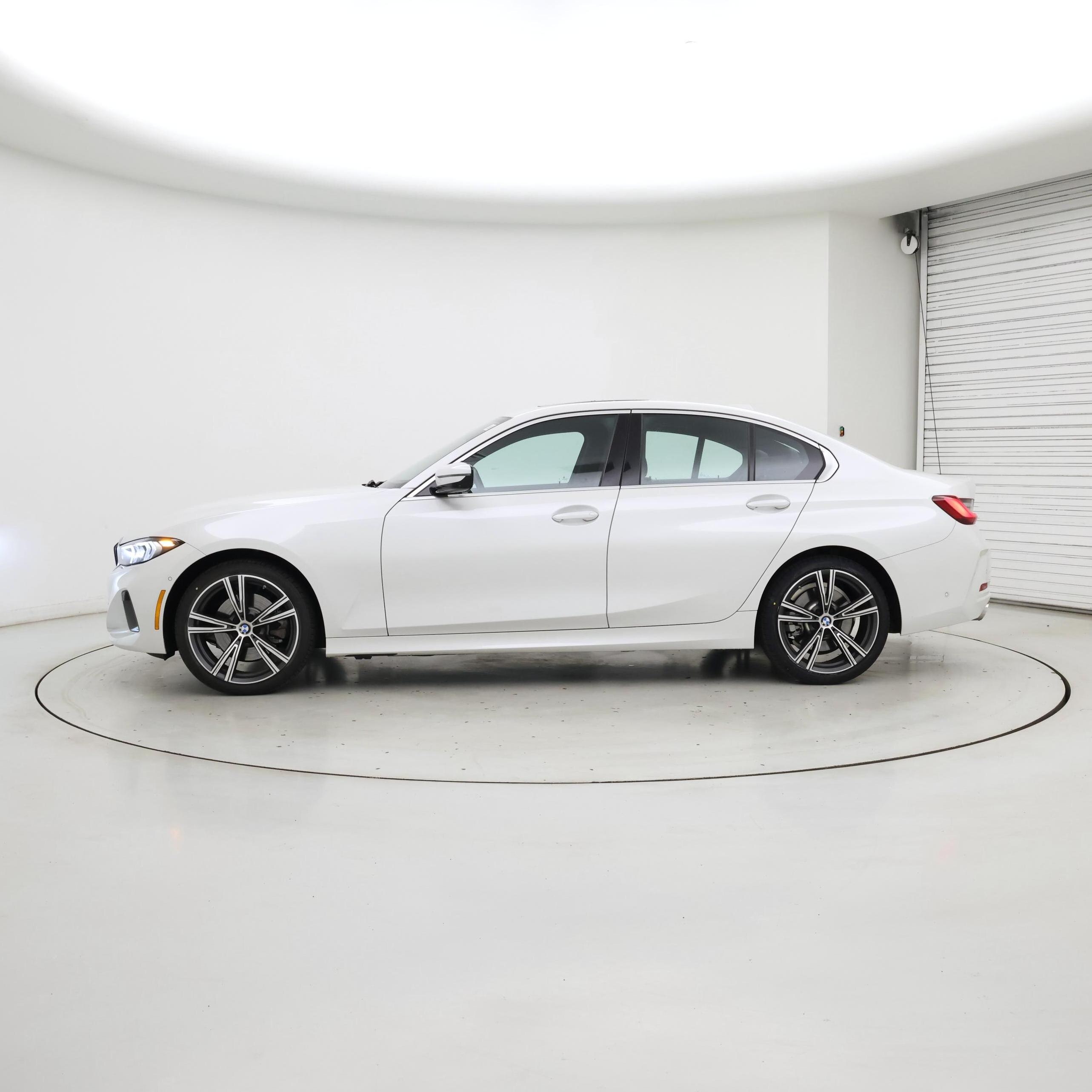 Thumbnail: 2024 BMW 3 Series - 3