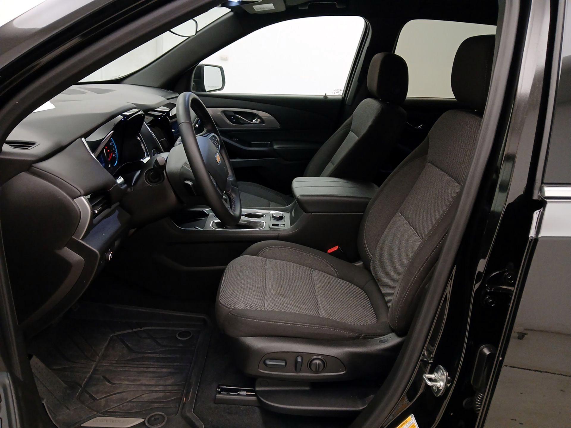 Thumbnail: 2023 Chevrolet Traverse - 11