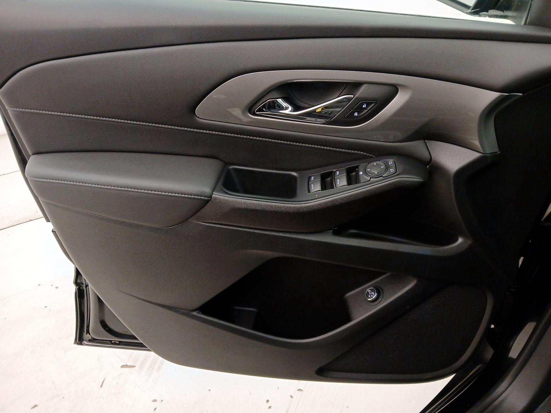 Thumbnail: 2023 Chevrolet Traverse - 12