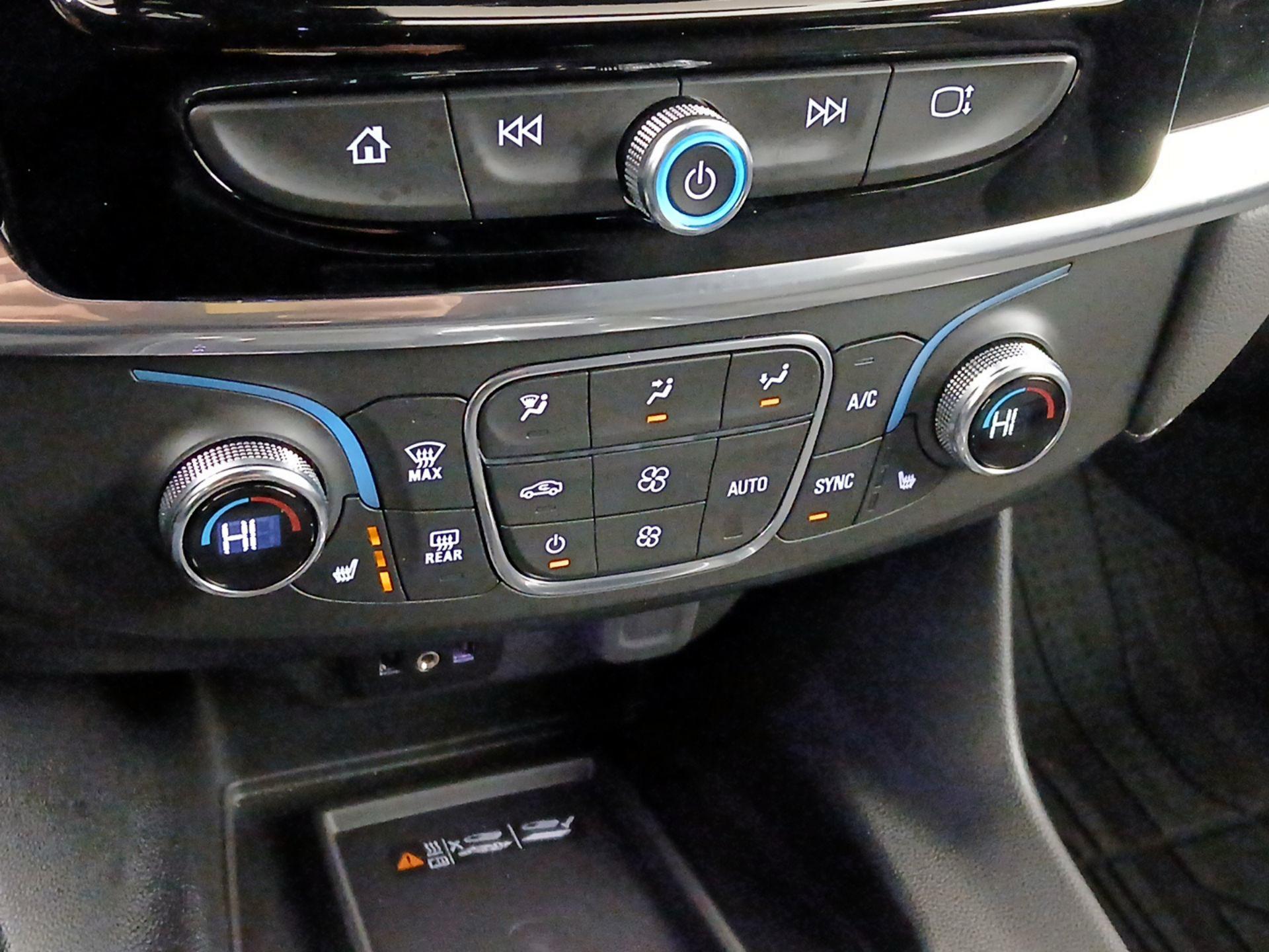 Thumbnail: 2023 Chevrolet Traverse - 16