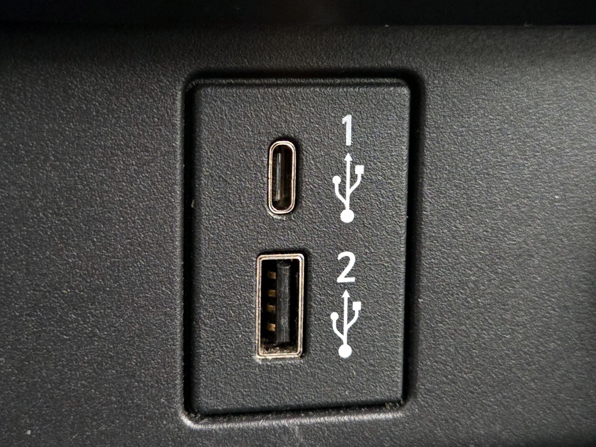 Thumbnail: 2023 Nissan Leaf - 18