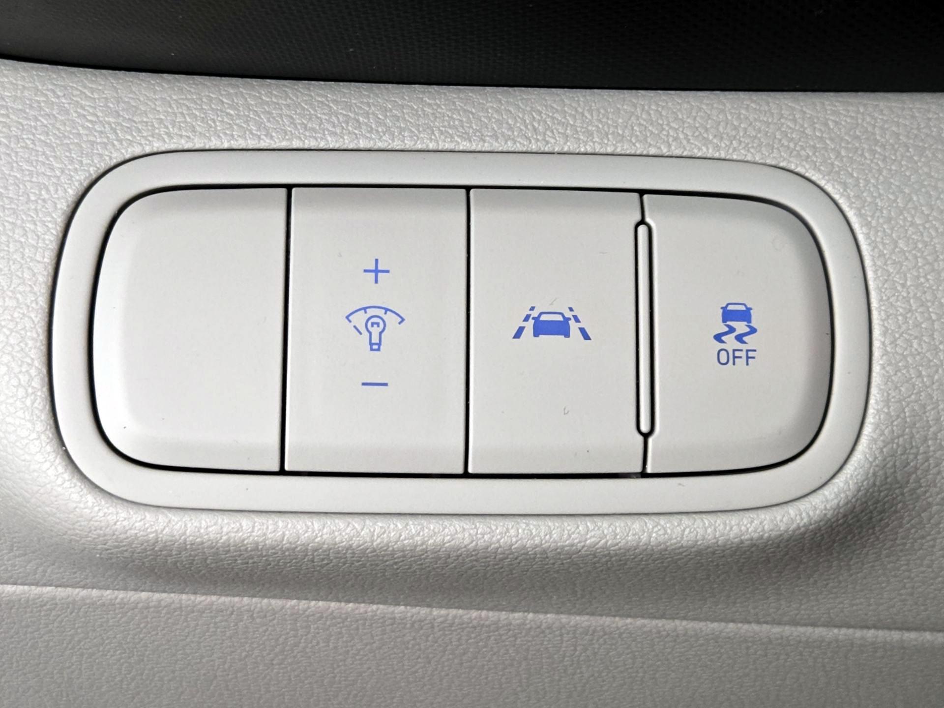 Thumbnail: 2022 Hyundai Venue - 13