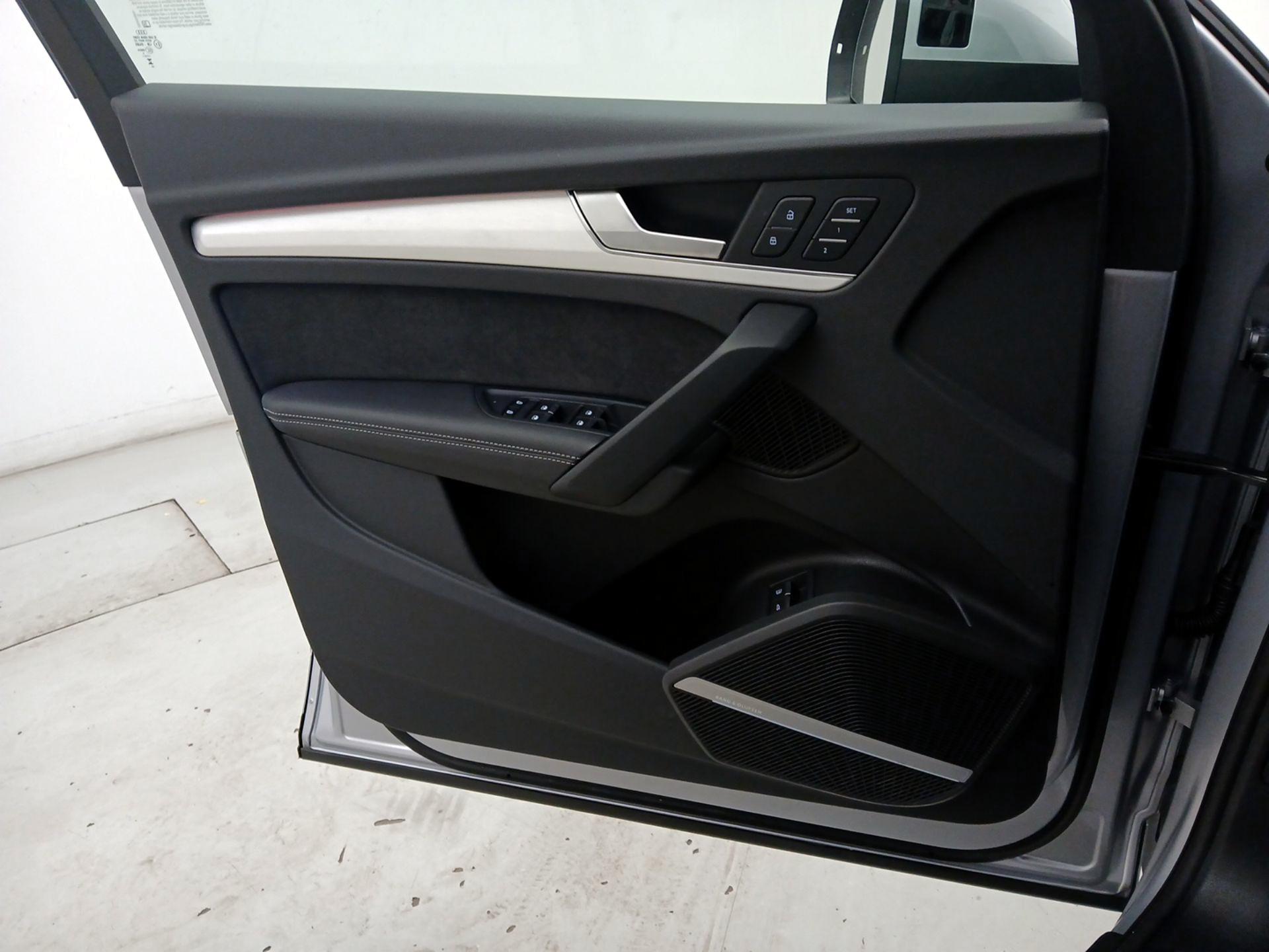 Thumbnail: 2025 Audi Q5 - 12