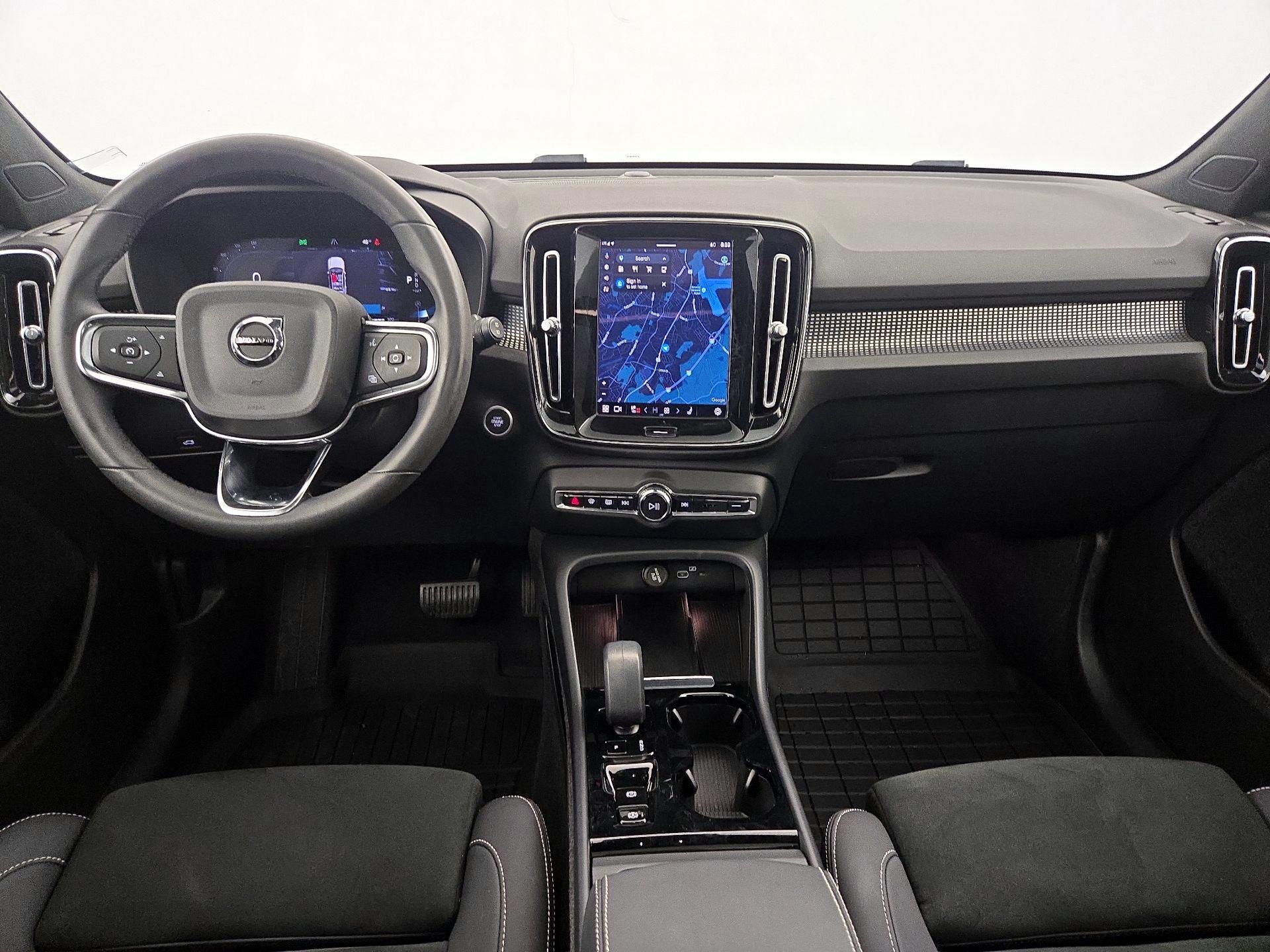 Thumbnail: 2023 Volvo XC40 - 9