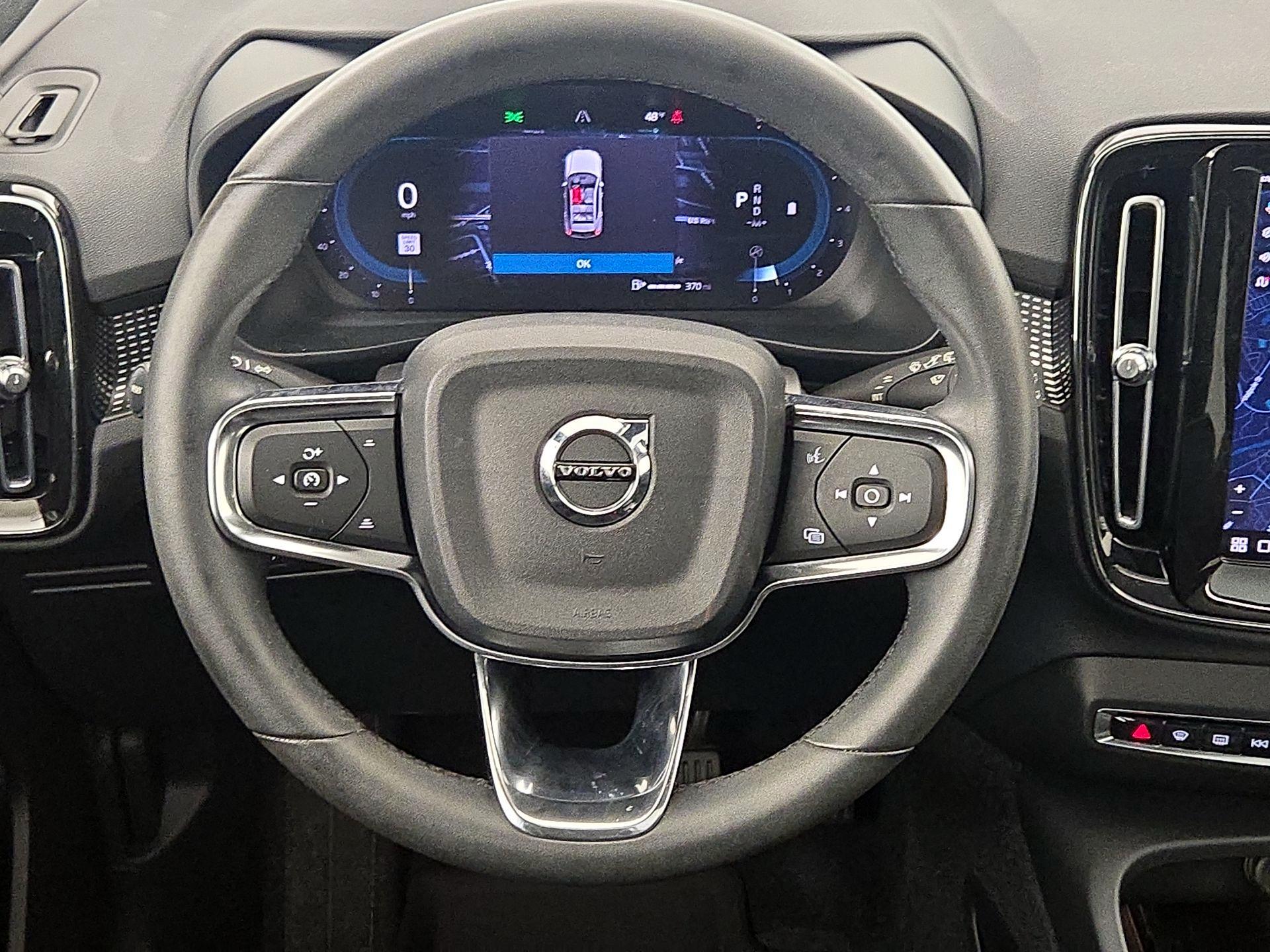 Thumbnail: 2023 Volvo XC40 - 10