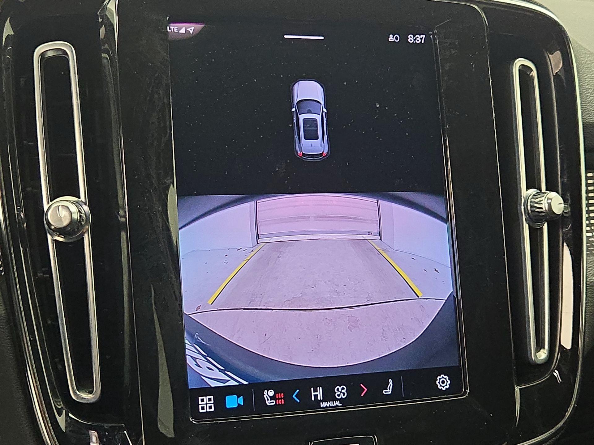 Thumbnail: 2023 Volvo XC40 - 15