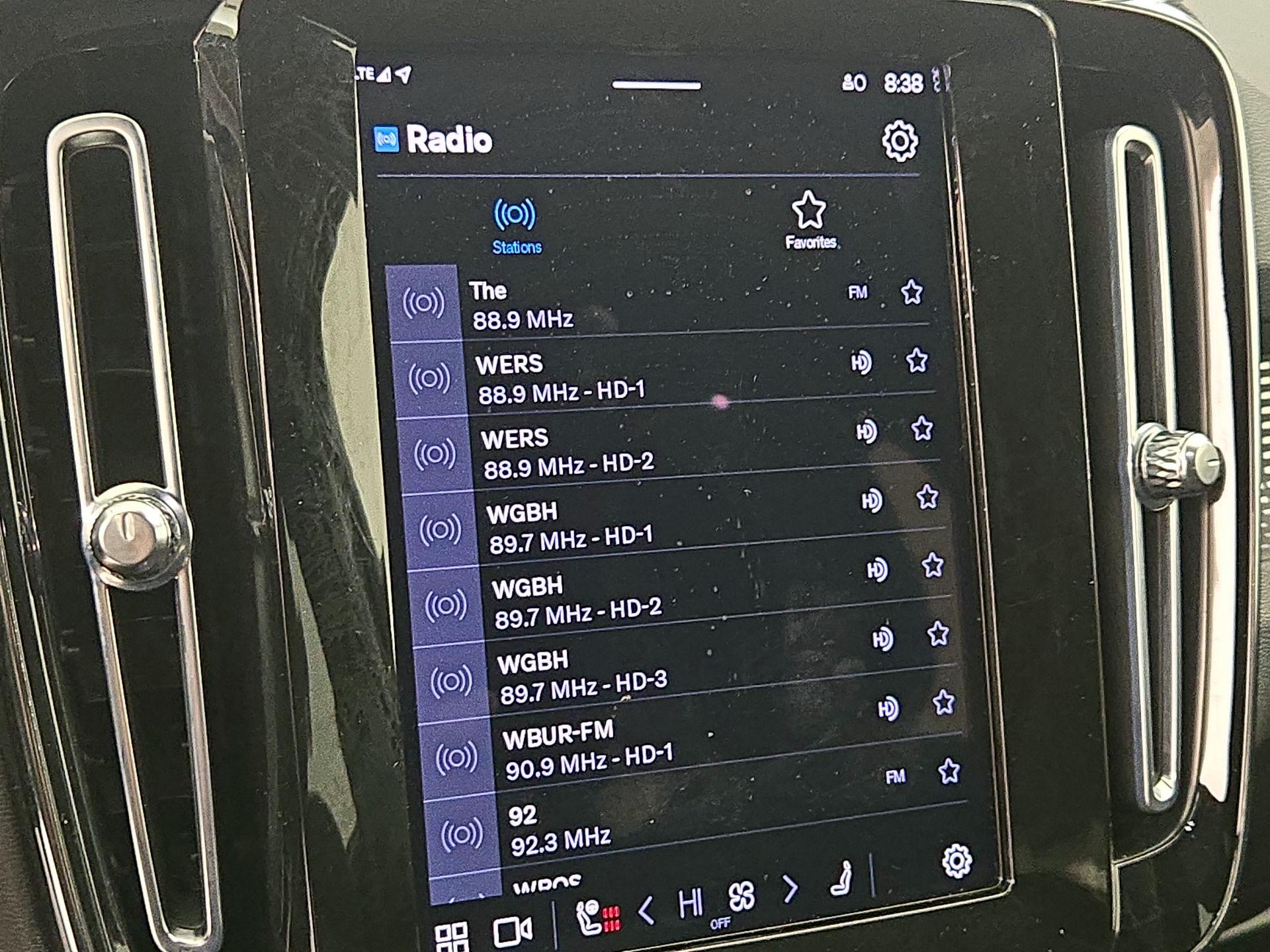 Thumbnail: 2023 Volvo XC40 - 16