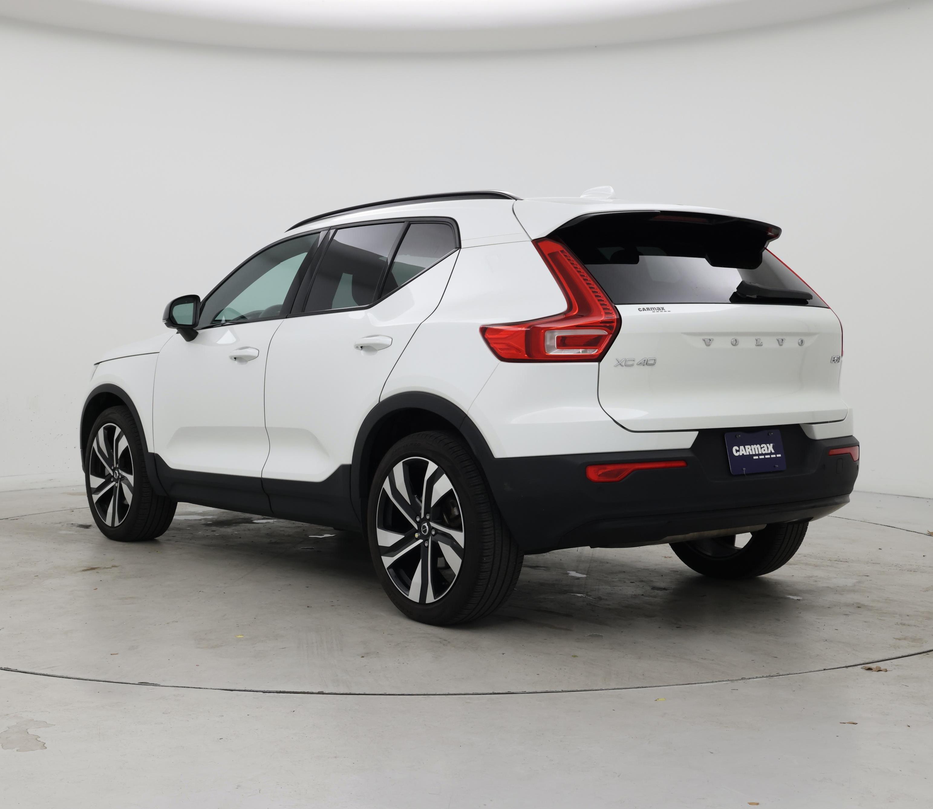 Thumbnail: 2023 Volvo XC40 - 2