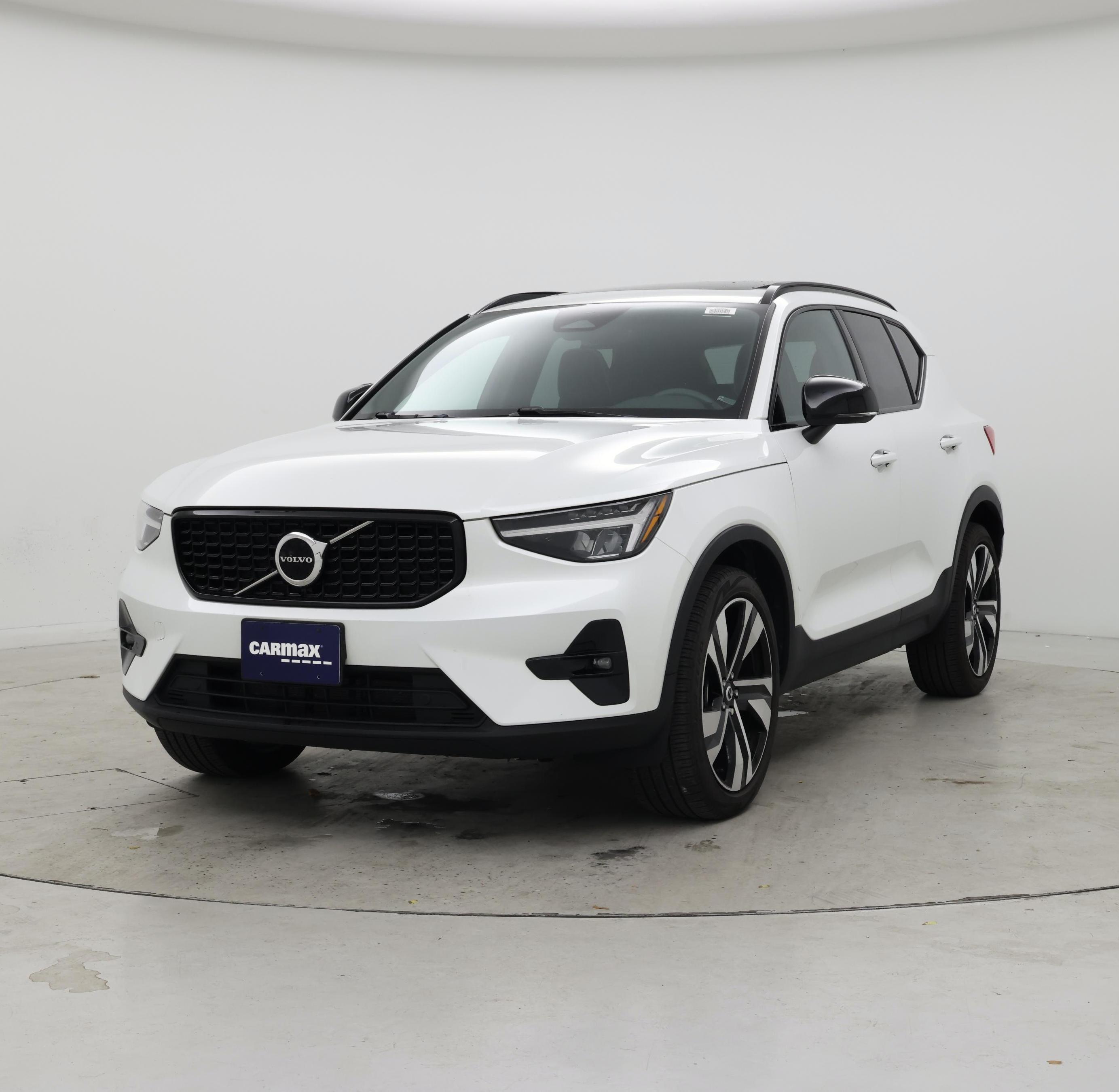 Thumbnail: 2023 Volvo XC40 - 4