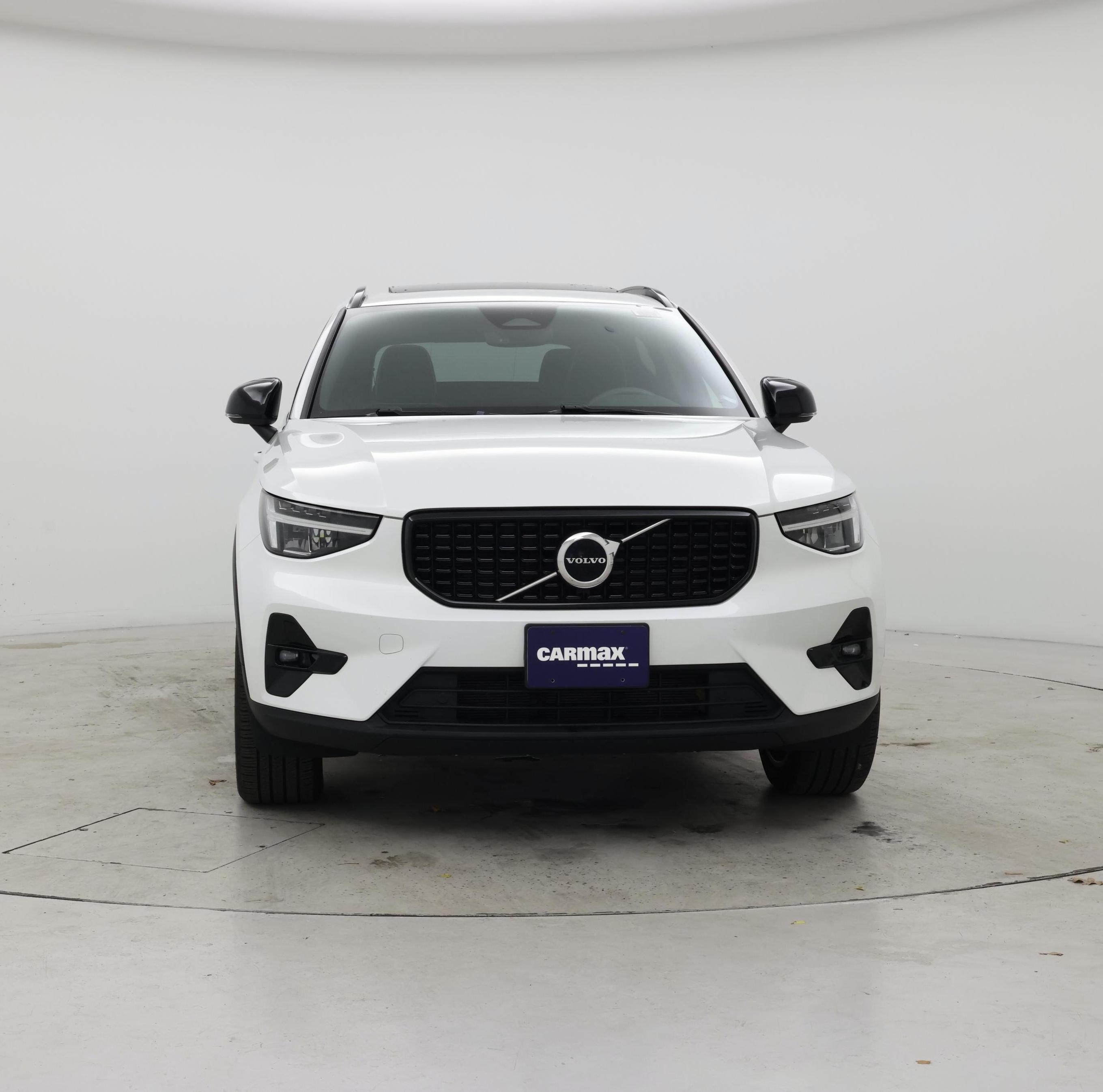 Thumbnail: 2023 Volvo XC40 - 5