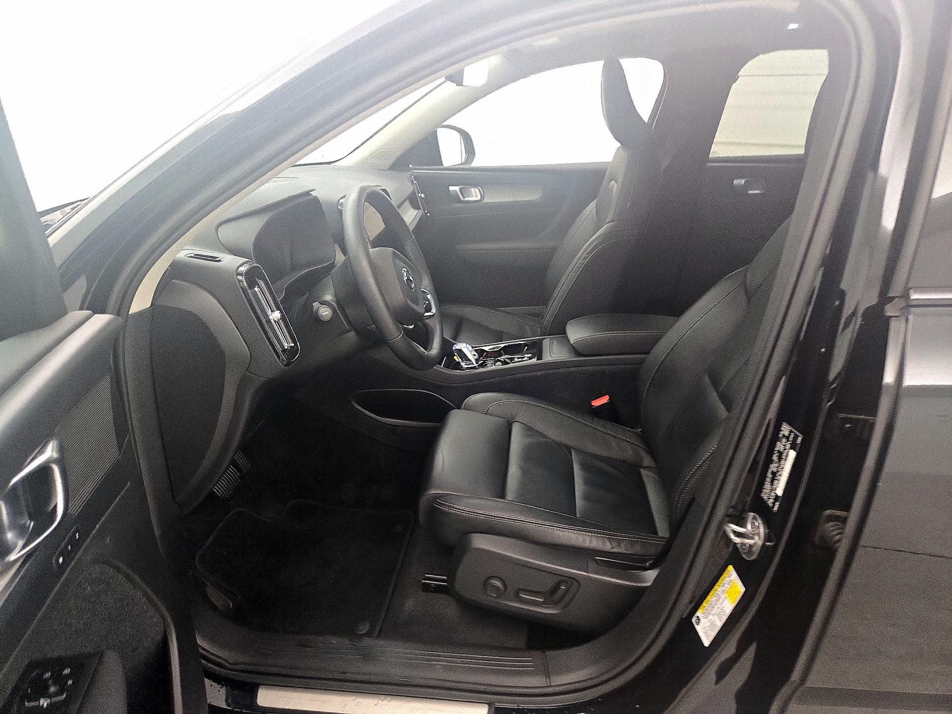 Thumbnail: 2023 Volvo XC40 - 11