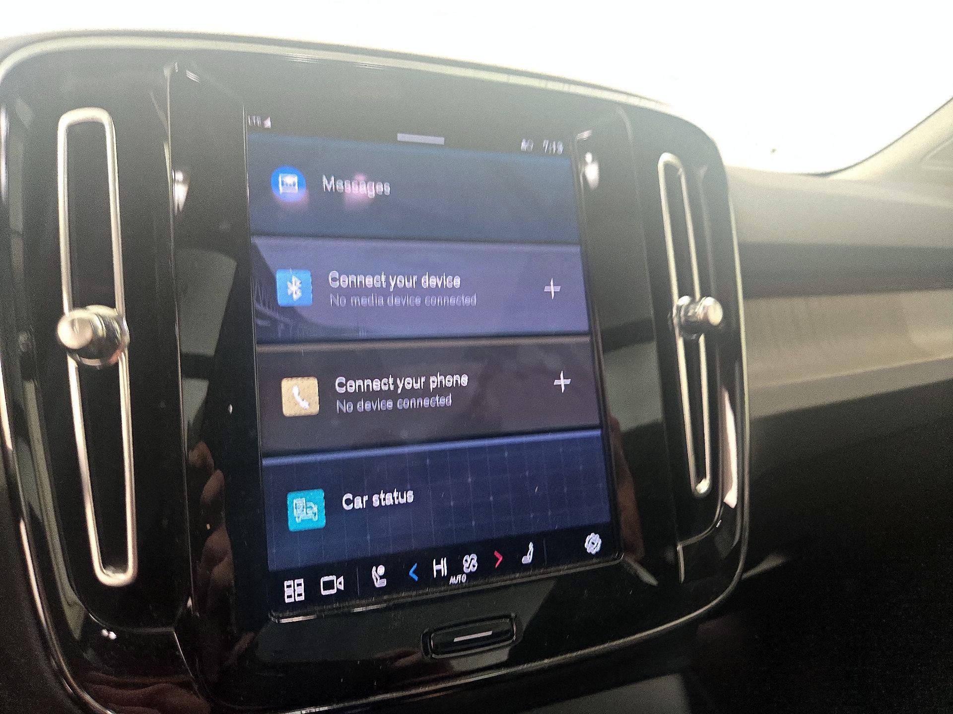 Thumbnail: 2023 Volvo XC40 - 15