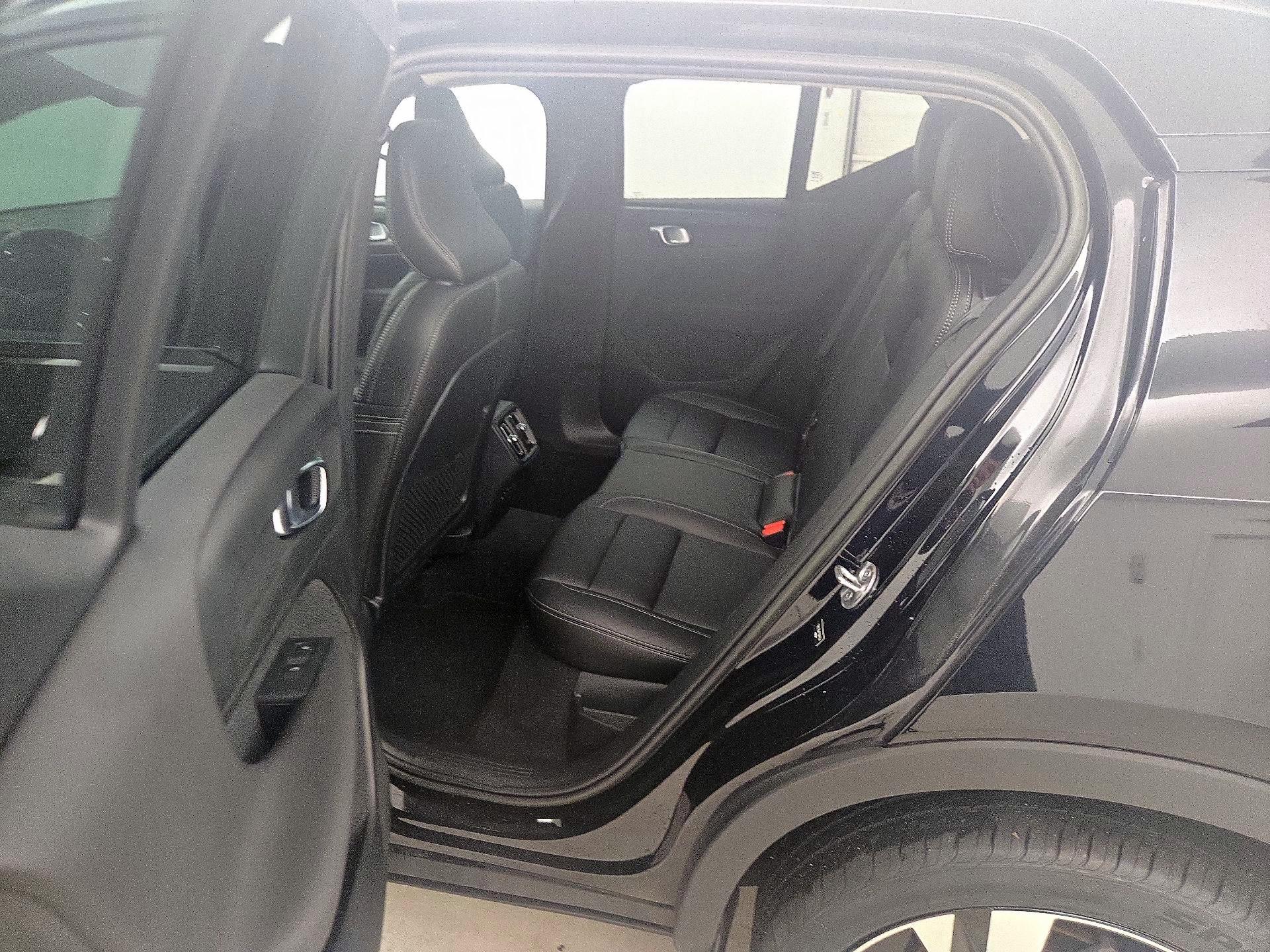 Thumbnail: 2023 Volvo XC40 - 20