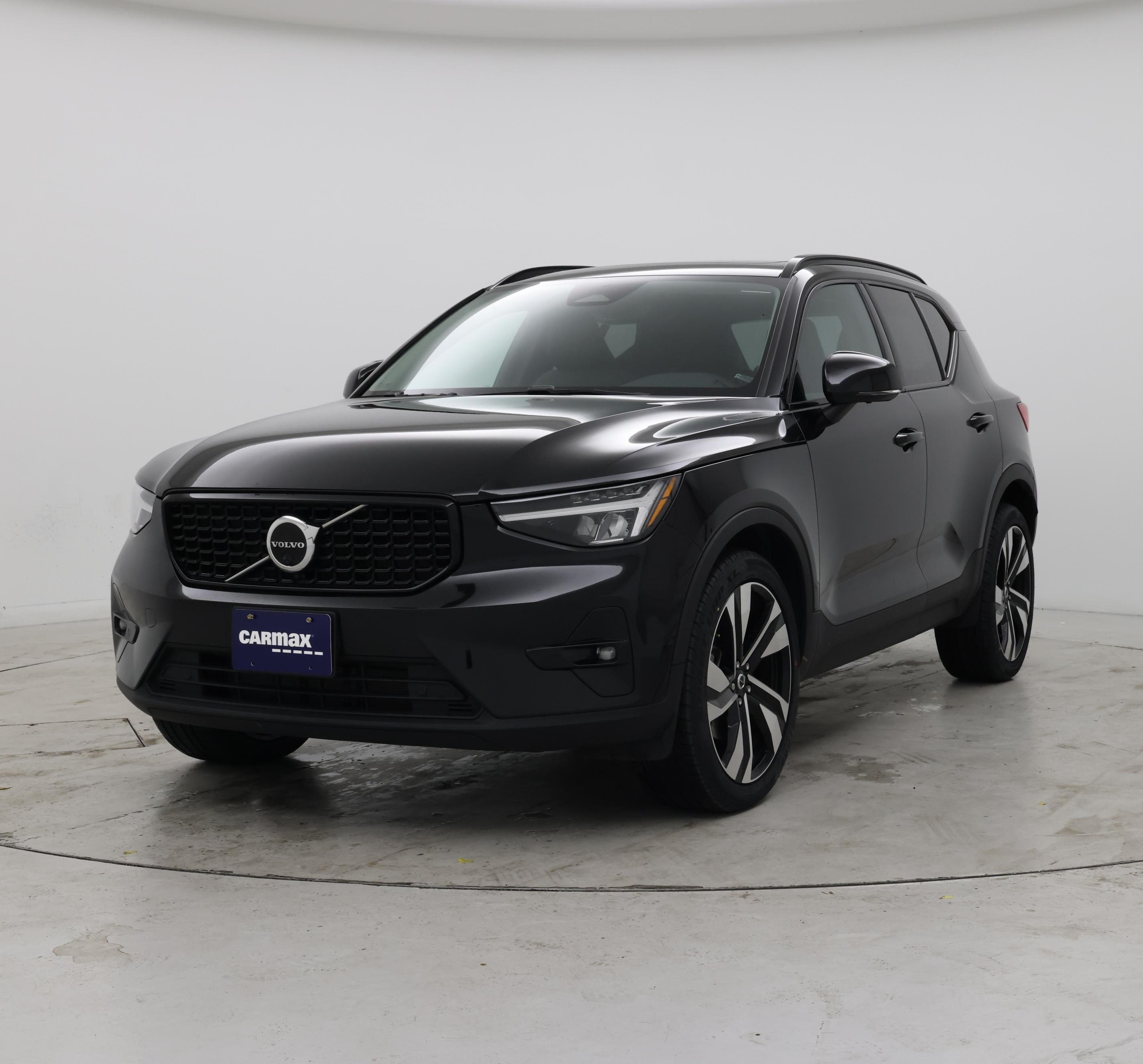 Thumbnail: 2023 Volvo XC40 - 4