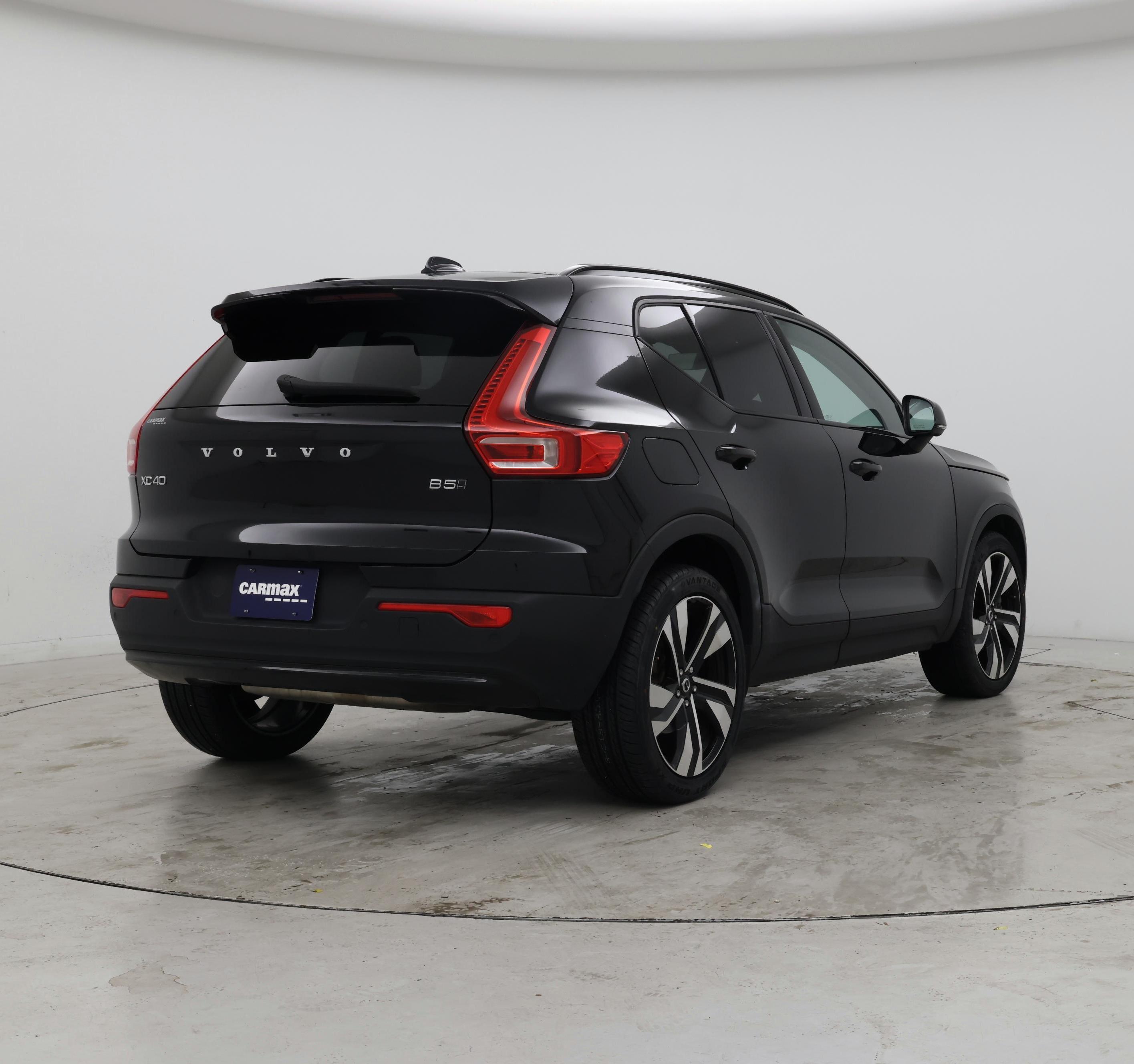 Thumbnail: 2023 Volvo XC40 - 8