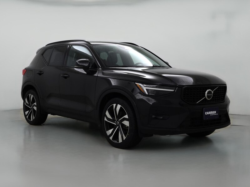 2023 Volvo XC40 B5 Ultimate Dark Theme