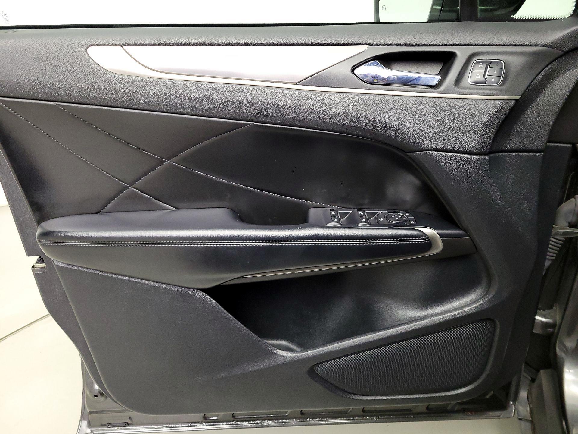 Thumbnail: 2017 Lincoln MKC - 12