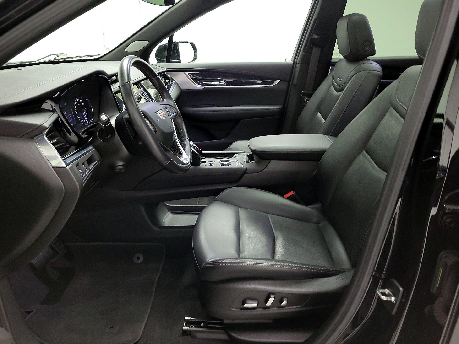 Thumbnail: 2023 Cadillac XT6 - 11