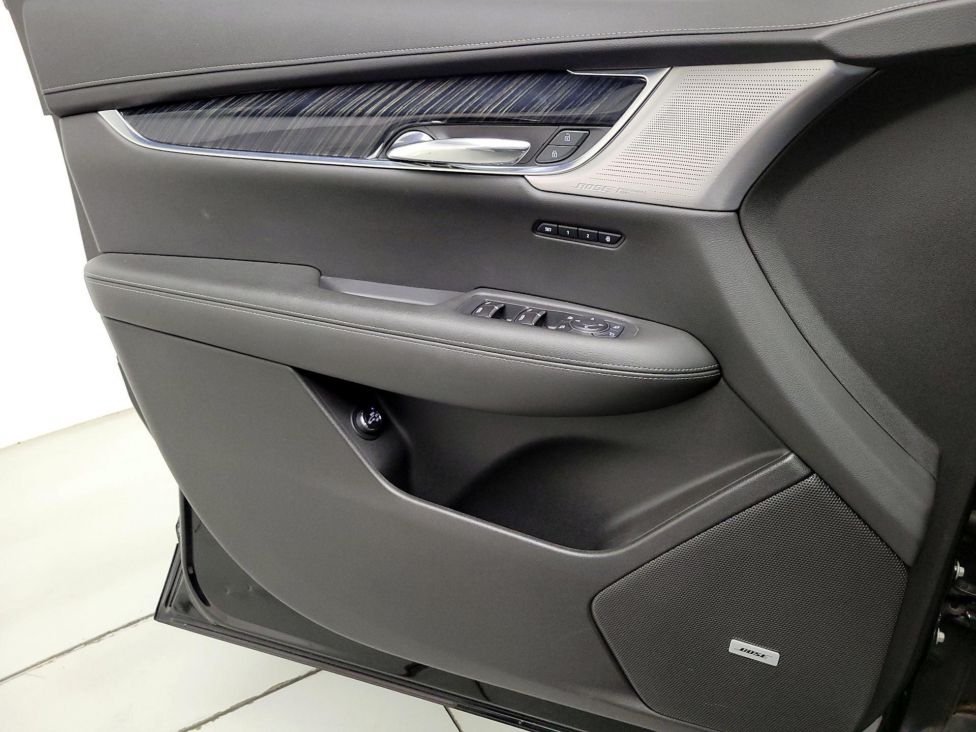 Thumbnail: 2023 Cadillac XT6 - 12