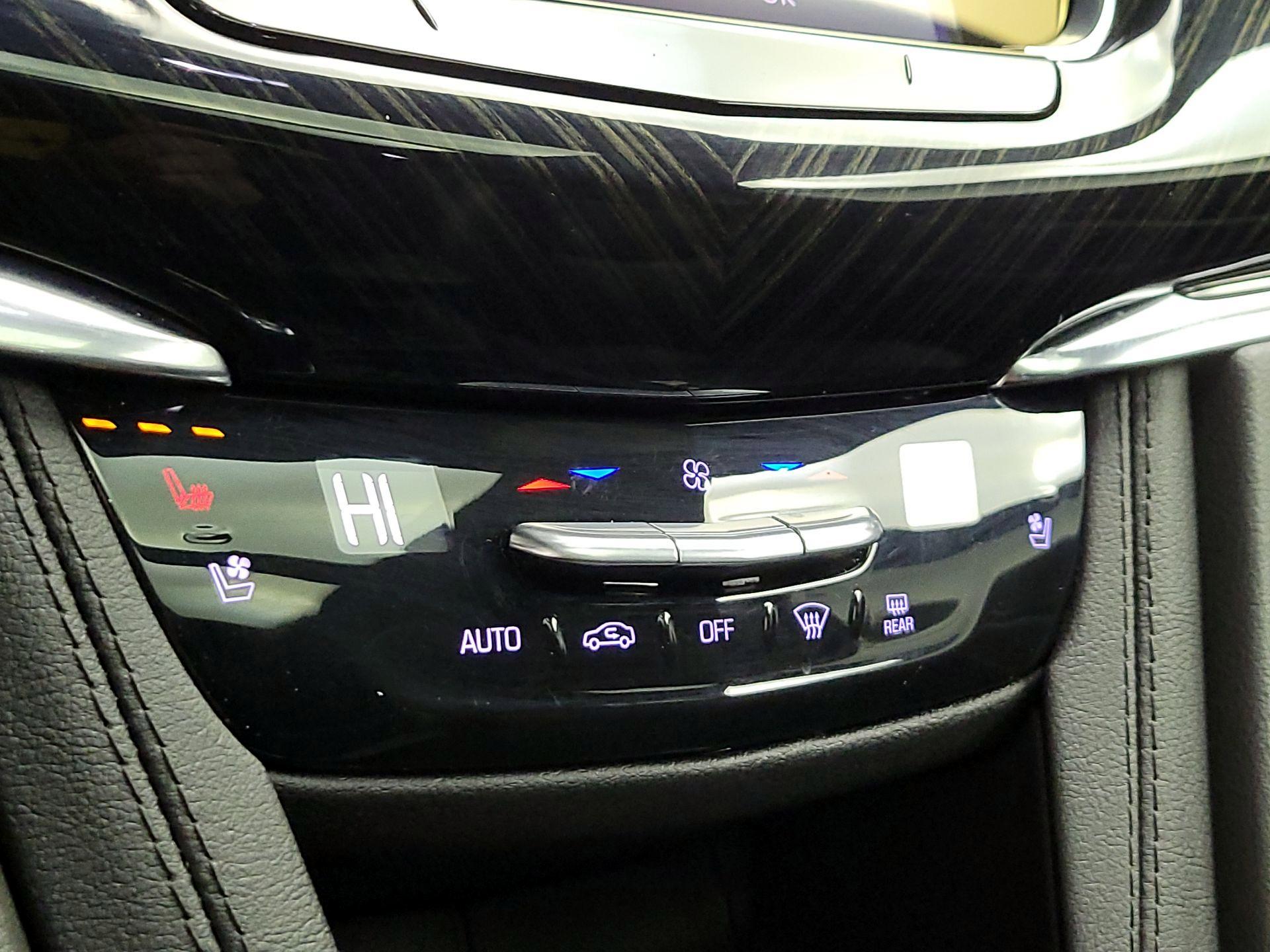 Thumbnail: 2023 Cadillac XT6 - 16