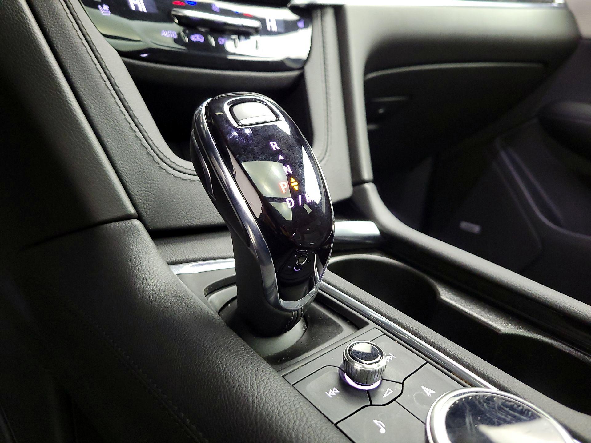 Thumbnail: 2023 Cadillac XT6 - 17