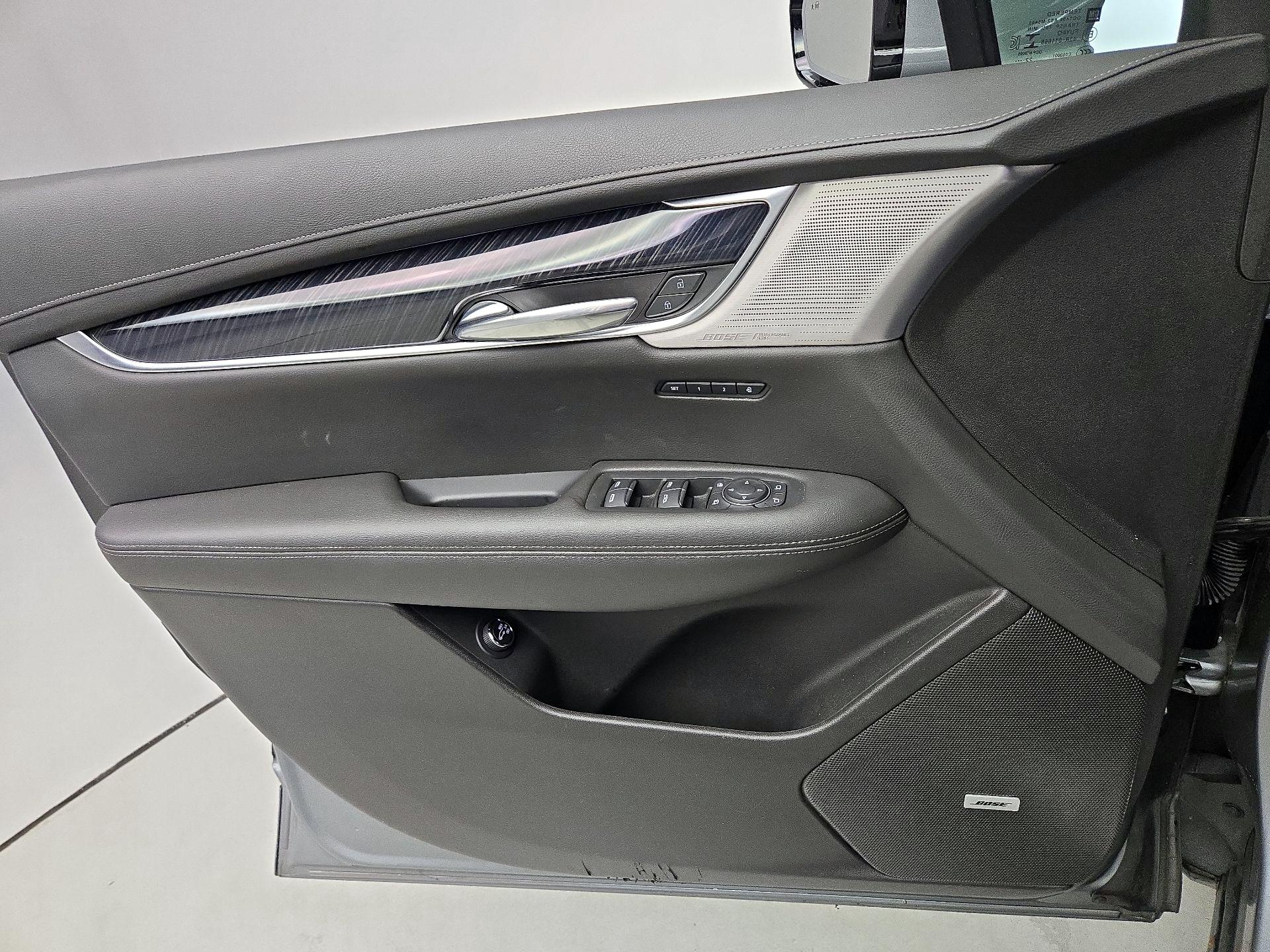 Thumbnail: 2023 Cadillac XT6 - 12