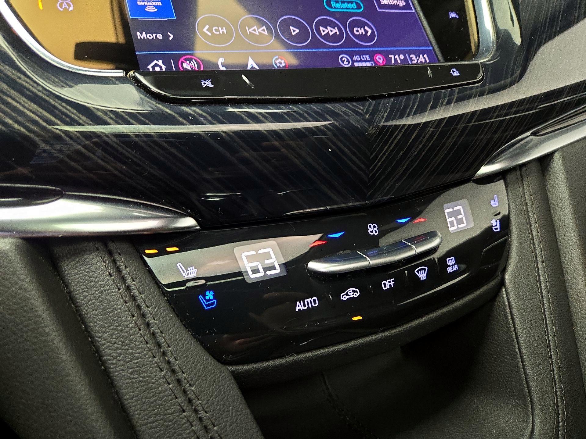 Thumbnail: 2023 Cadillac XT6 - 17