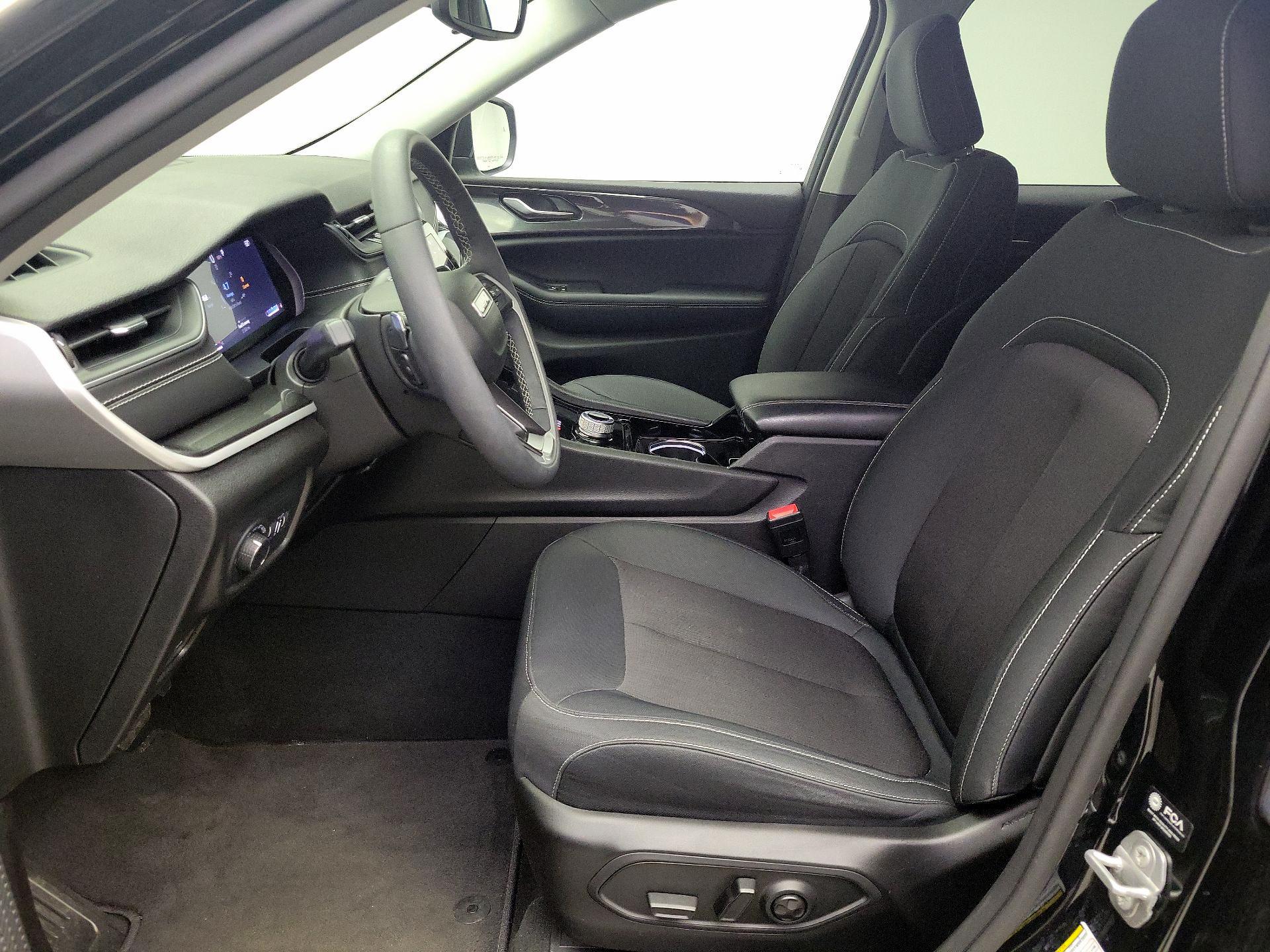 Thumbnail: 2023 Jeep Grand Cherokee - 11