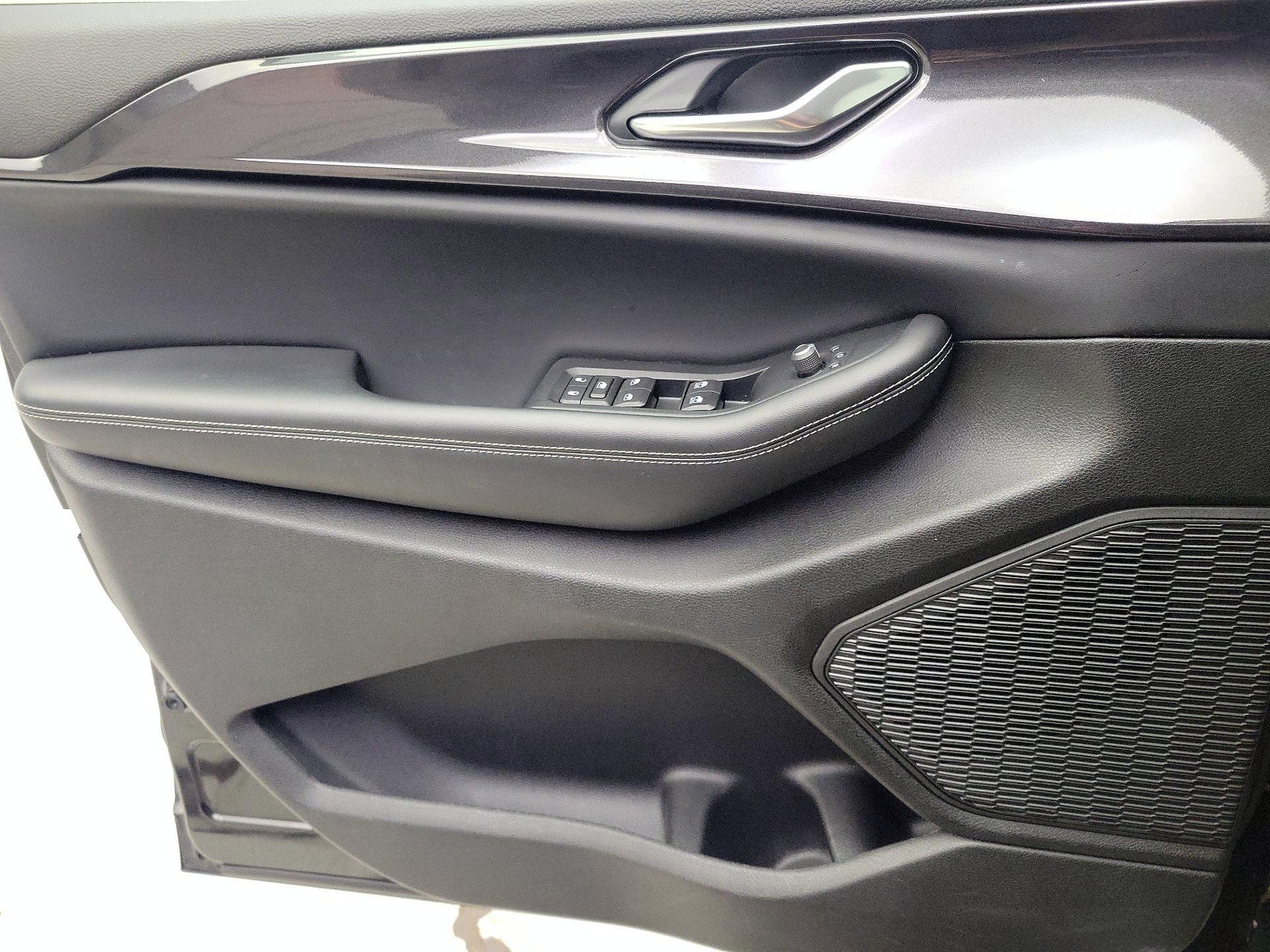 Thumbnail: 2023 Jeep Grand Cherokee - 12